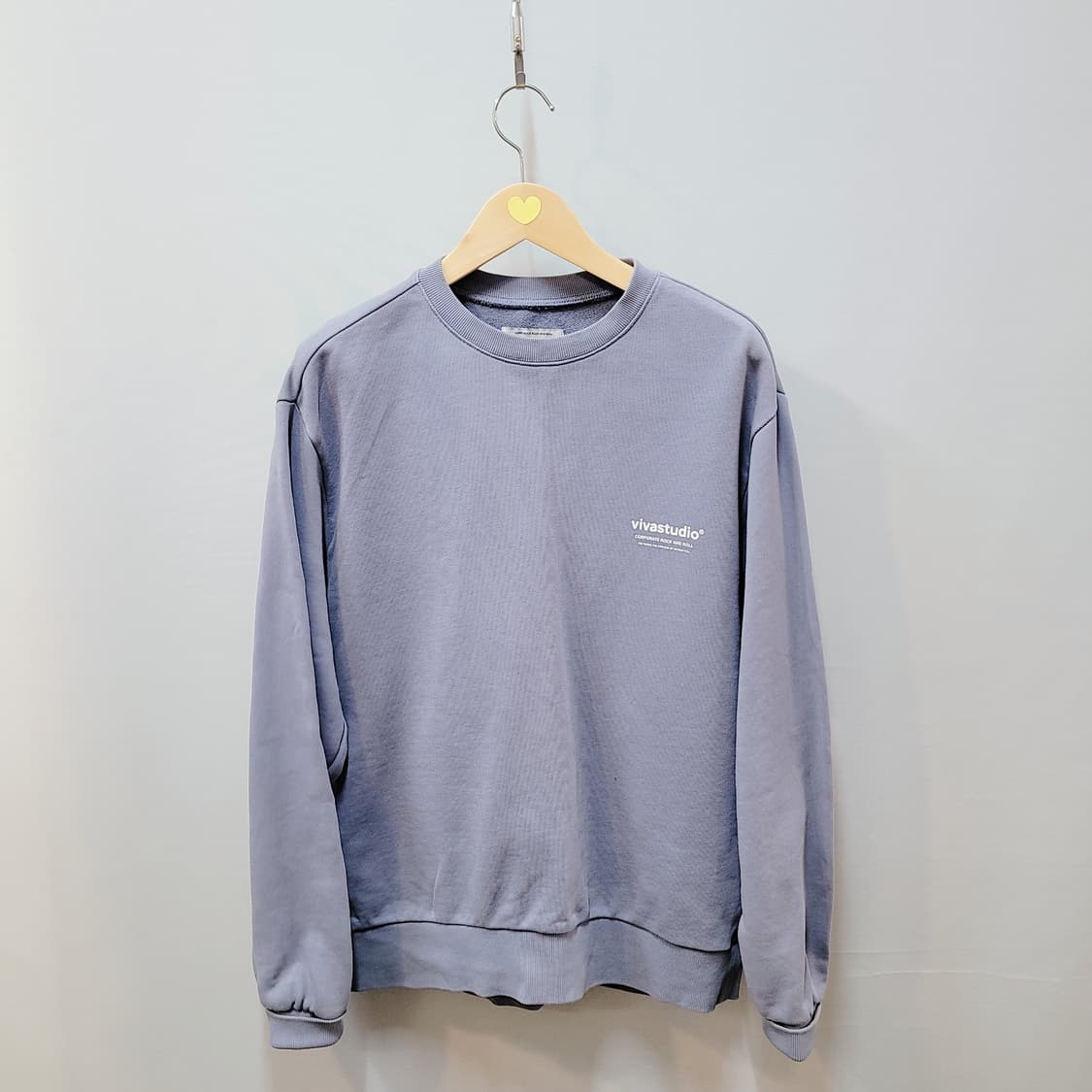 L) 비바스튜디오 스몰로고 맨투맨  상품이미지1