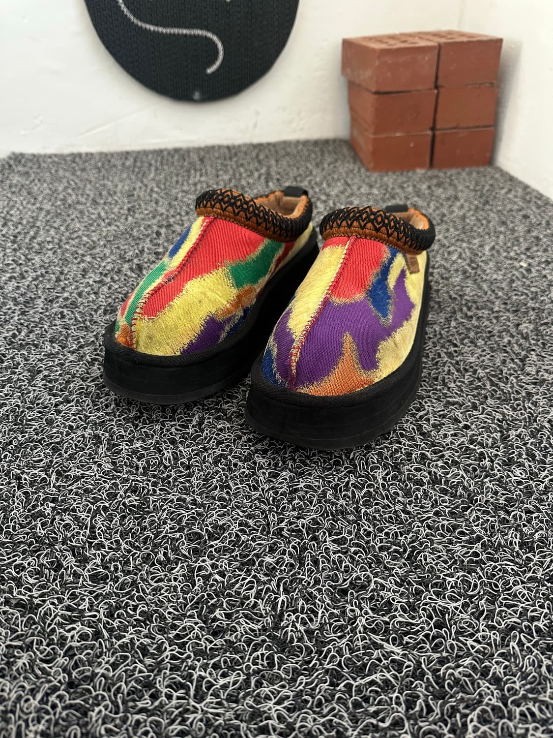 UGG 어그 타즈 슬리퍼 멀티컬러 250mm 상품이미지1