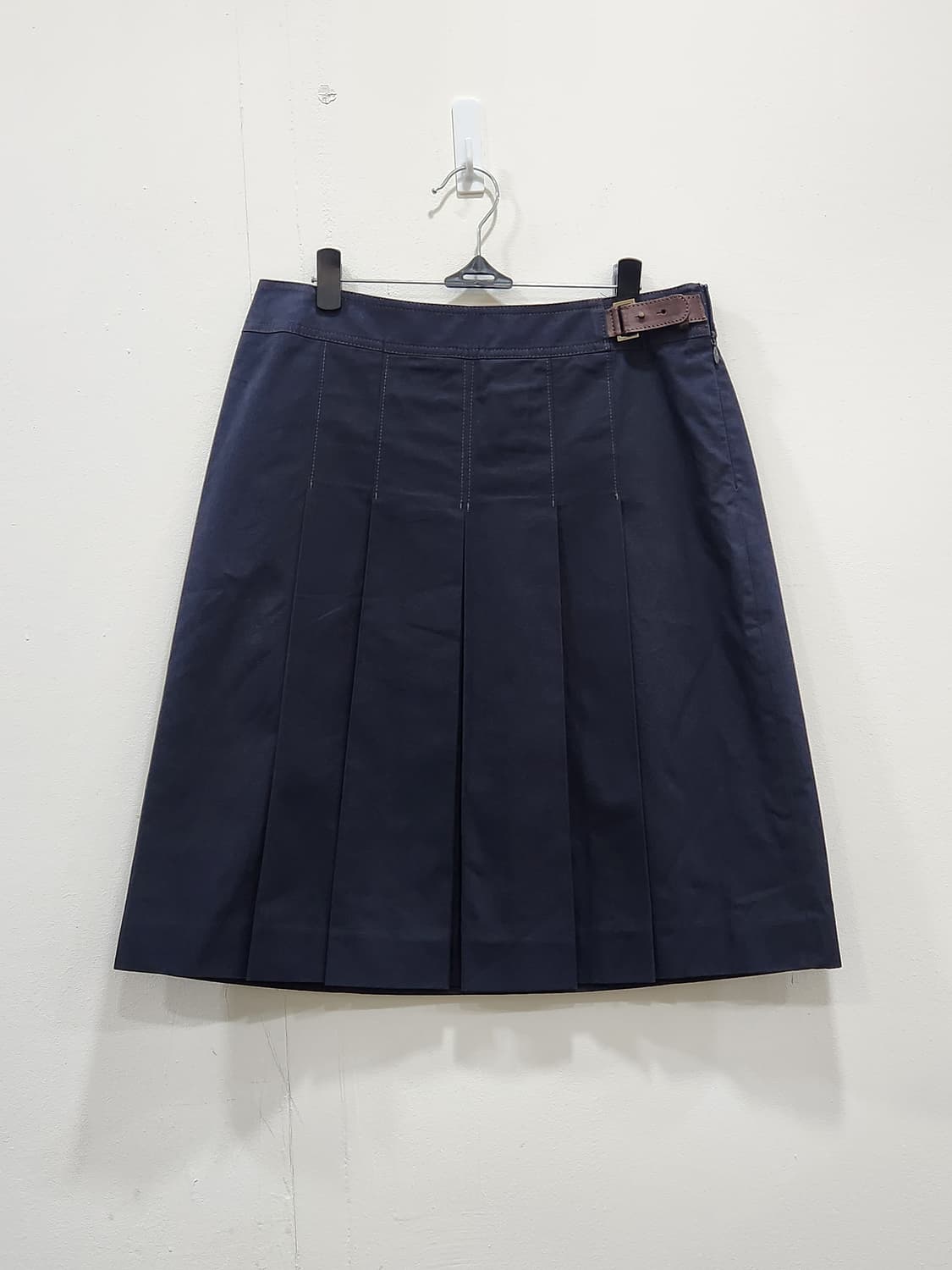 [26] BCBG 네이비 플리츠 스커트 67사이즈  (26인치) 상품이미지1