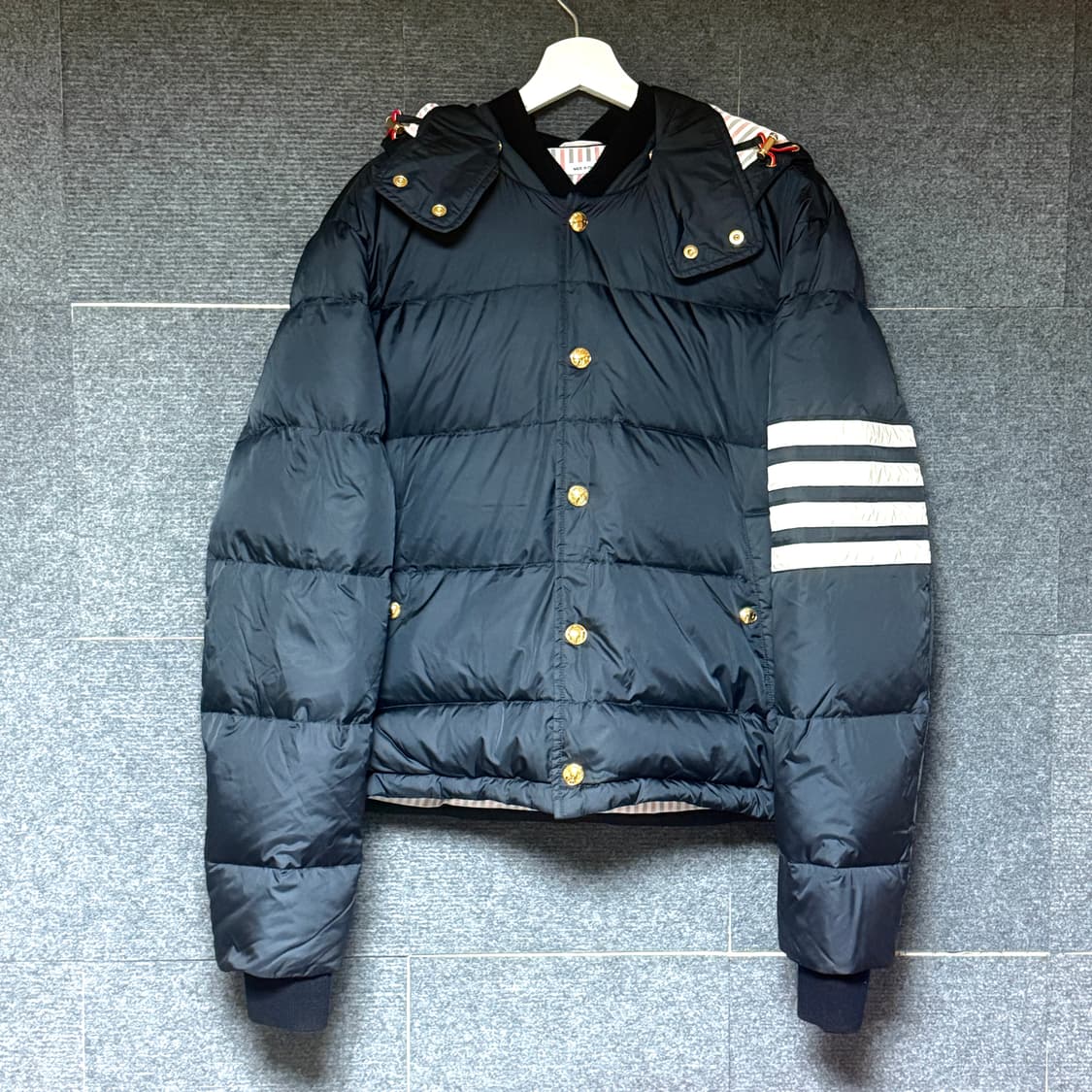 톰브라운 패딩 상품이미지1