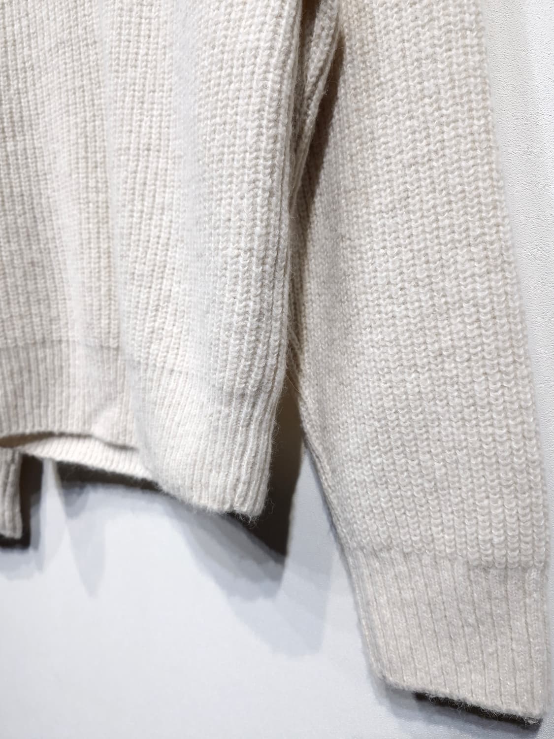 UMER 유메르 울 알파카 브이넥 니트 상품이미지4