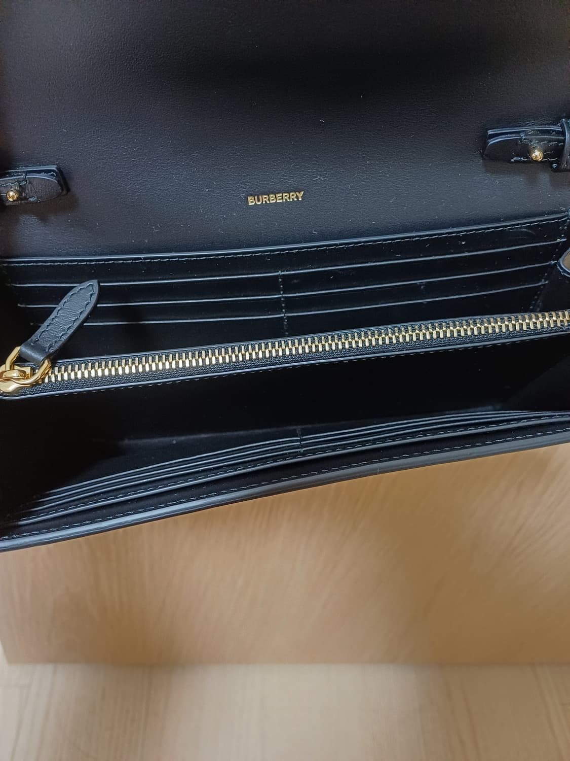 버버리 HANNAH  한나 아이콘 스트라이프 레더 크로스 바디백 상품이미지5