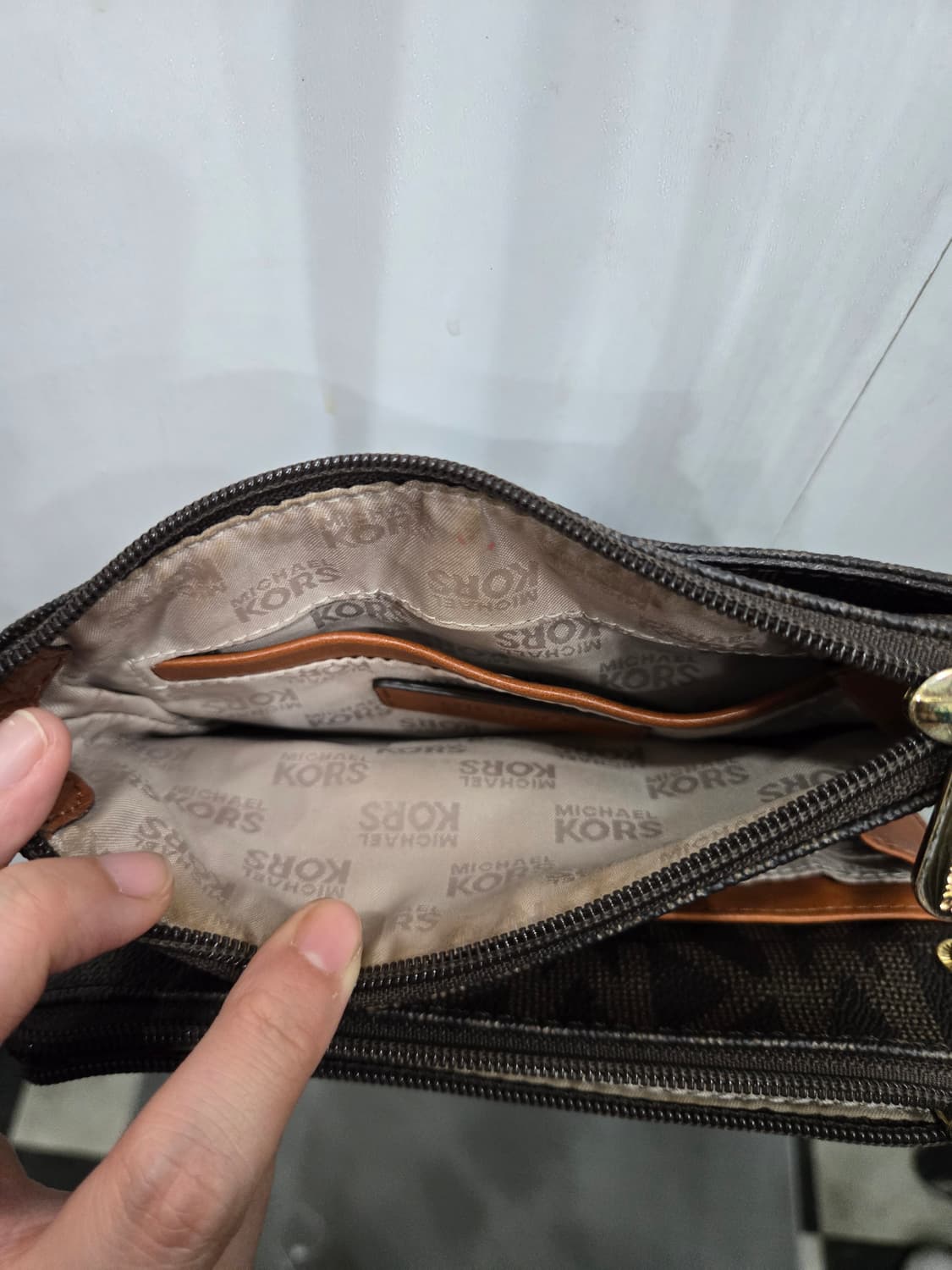 마이클코어스 크로스백! 지갑 달려있는 크로스백~ 3포켓~ 상품이미지9