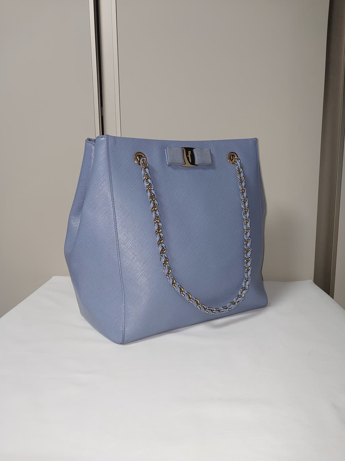 페라가모 사피아노 레더 바라 체인 숄더백 상품이미지5