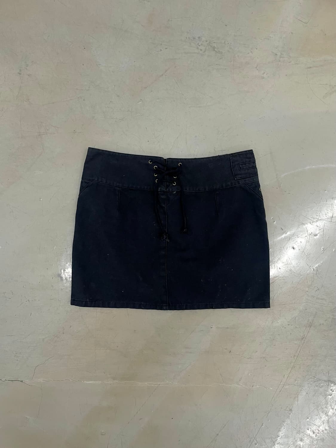 eyelet detail black skirt 상품이미지3