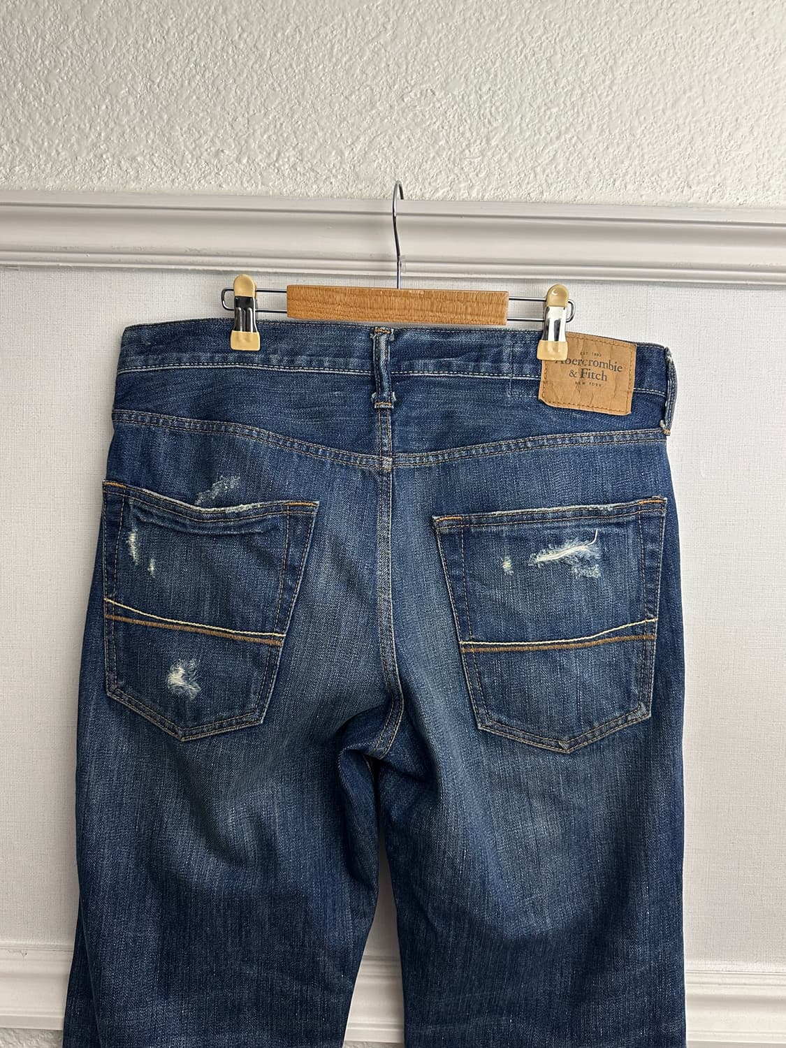 Abercrombie & Fitch 로우 라이즈 대미지 부츠컷 데님 상품이미지10