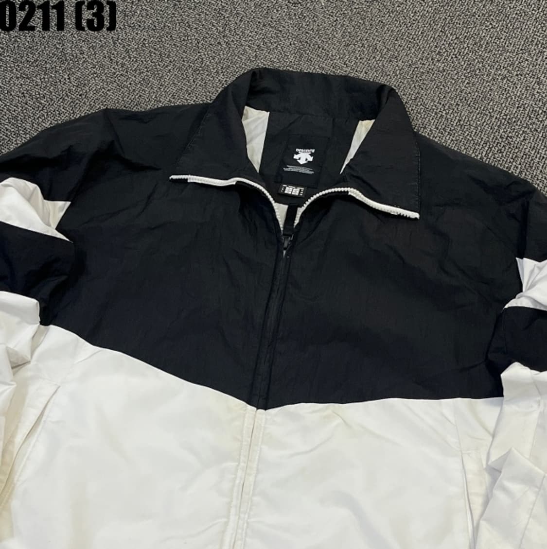 데상트 바람막이 자켓 상품이미지2