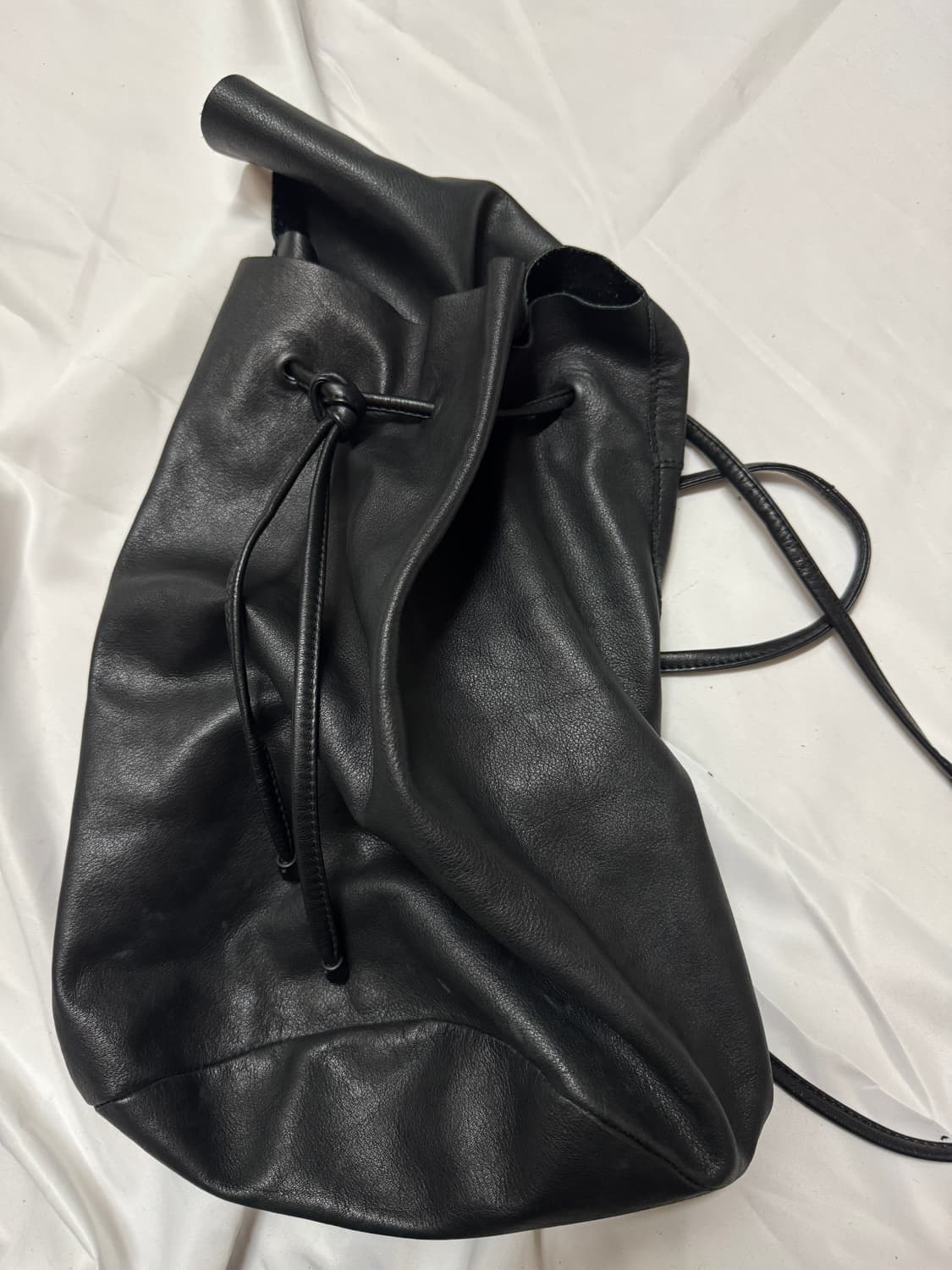 Cos 카프스킨 드로우스트링백 상품이미지3