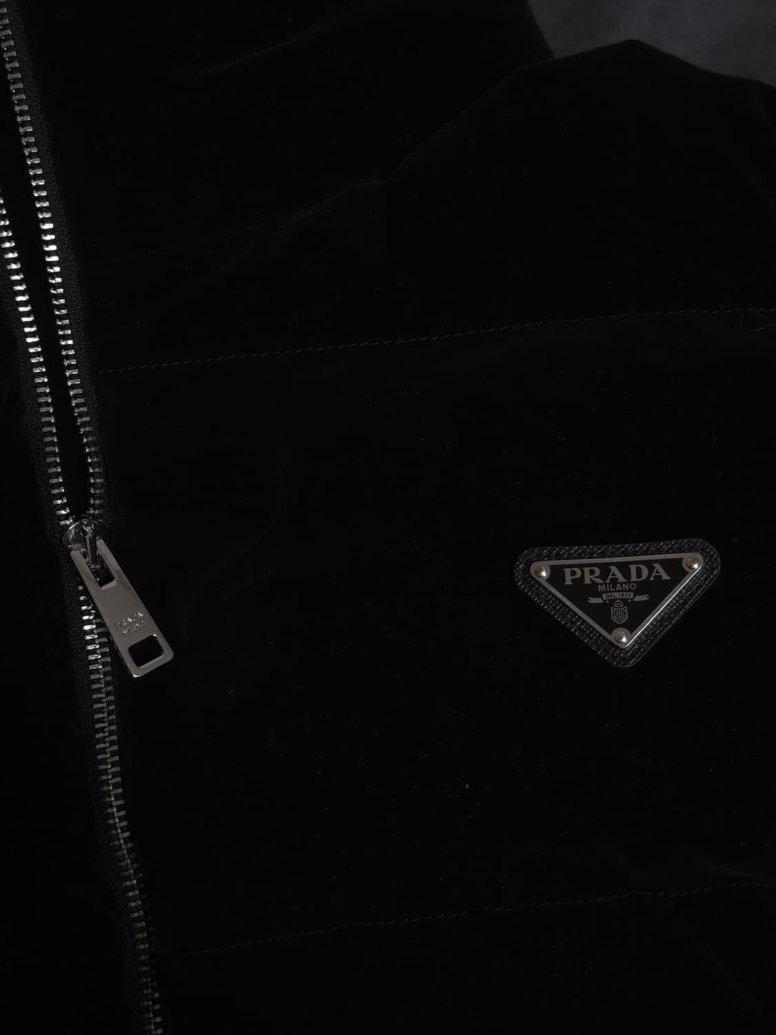 [L] 프라다 벨벳 패딩 블랙(SGC407) 상품이미지3