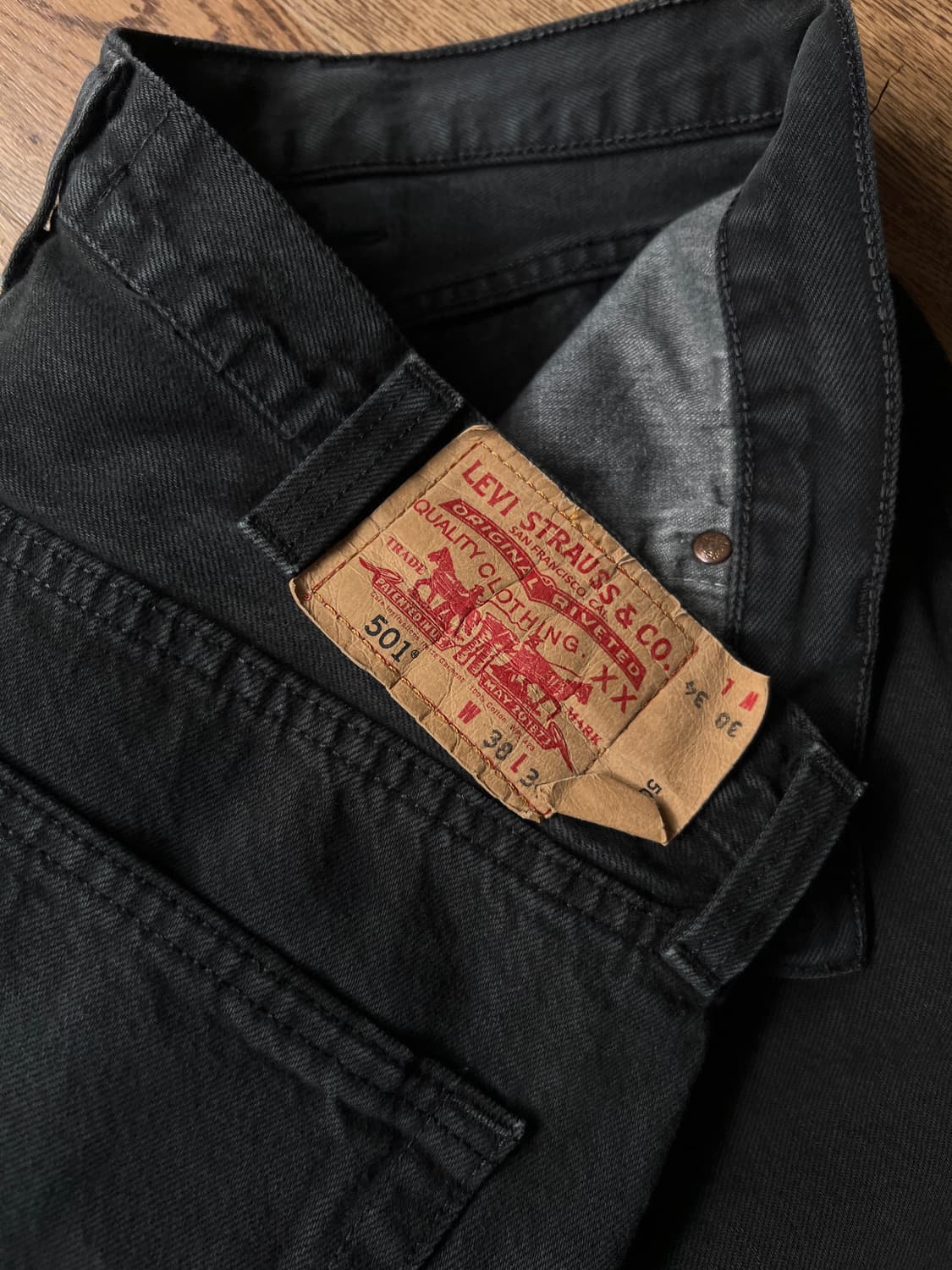 [38]리바이스 유럽 501 스트레이트 흑청 데님 팬츠 상품이미지5