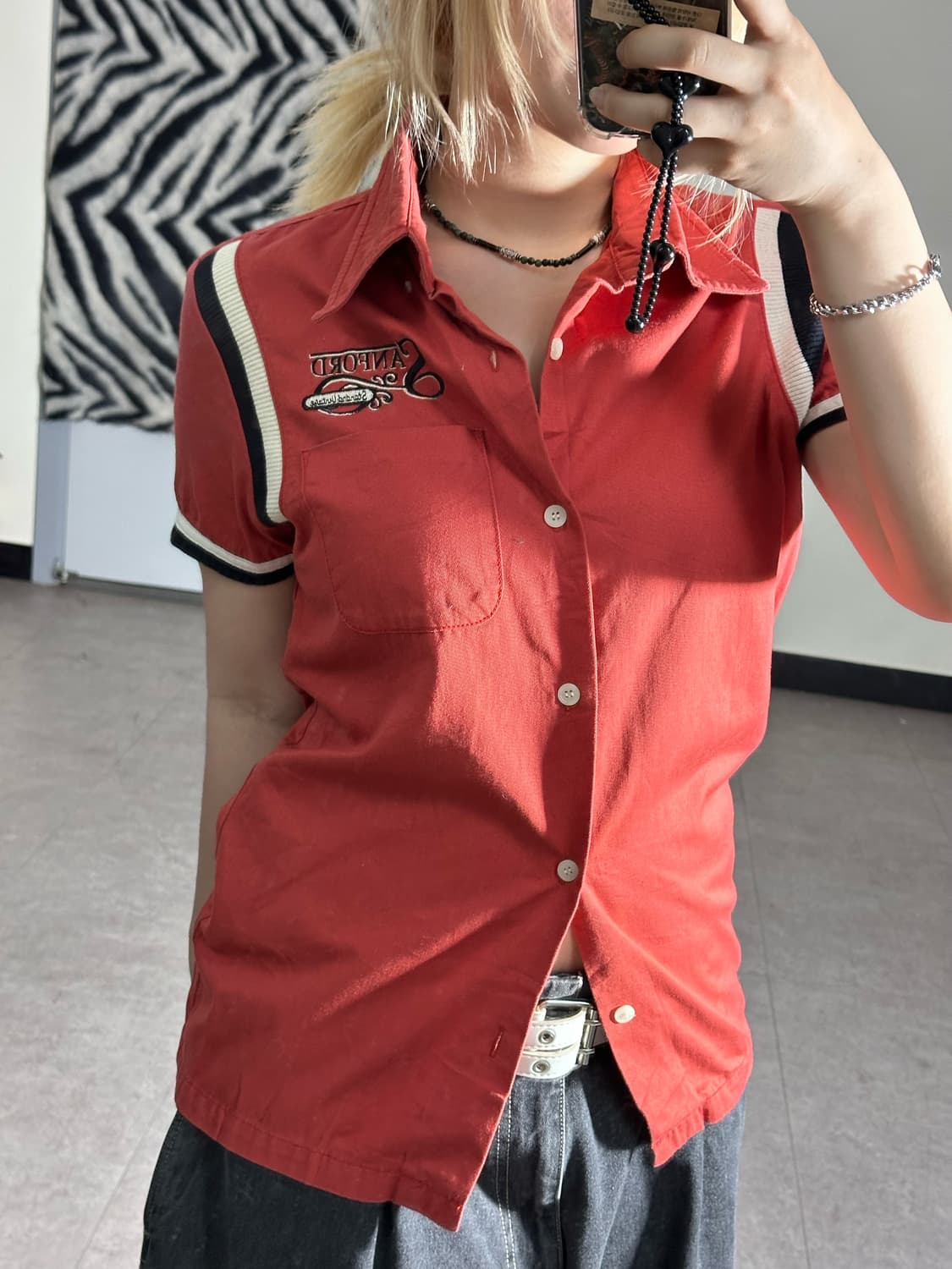 embroied lettering point shirt 상품이미지3