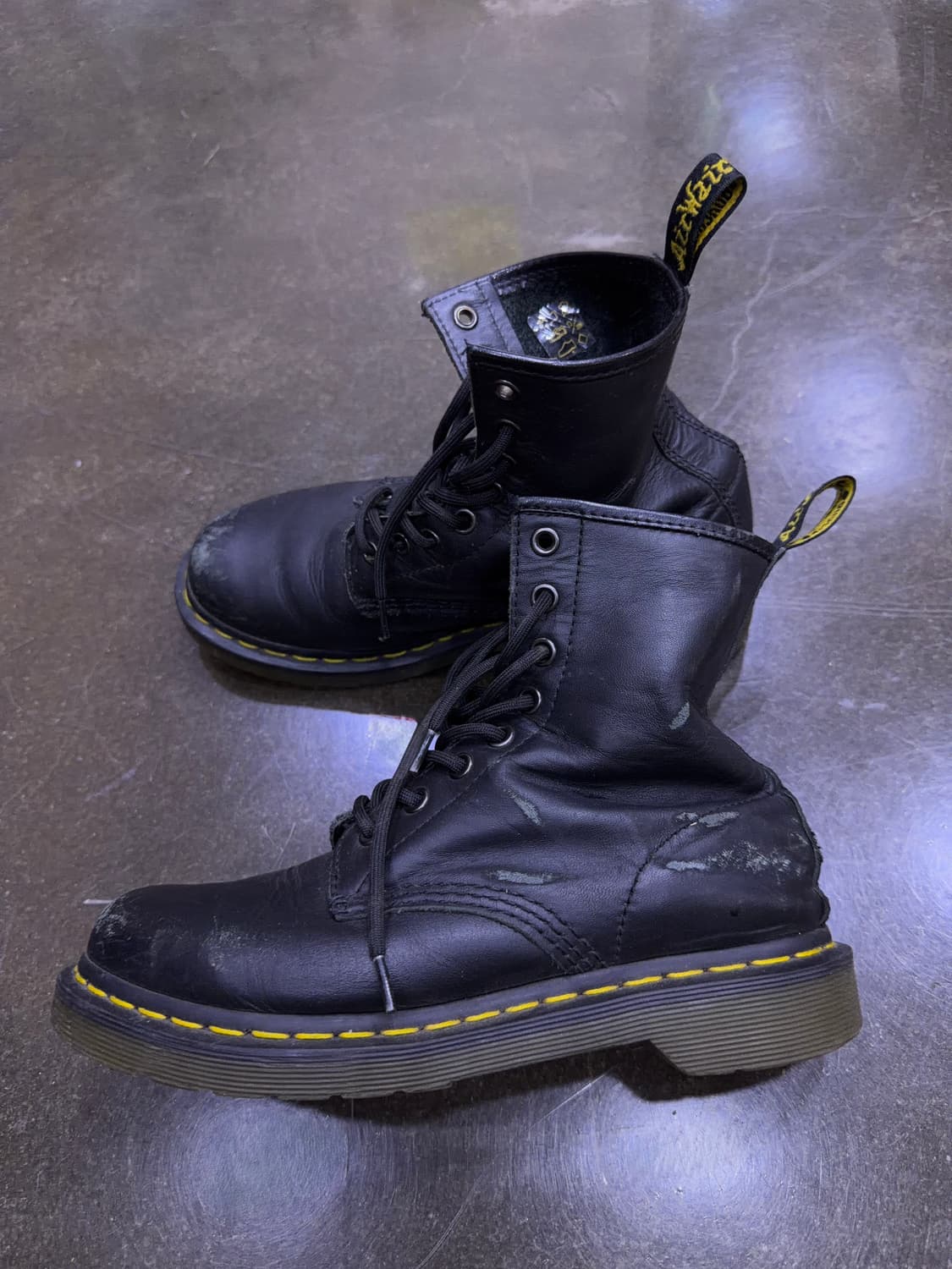 닥터마틴 11821 워커 부츠 8홀 240 상품이미지5