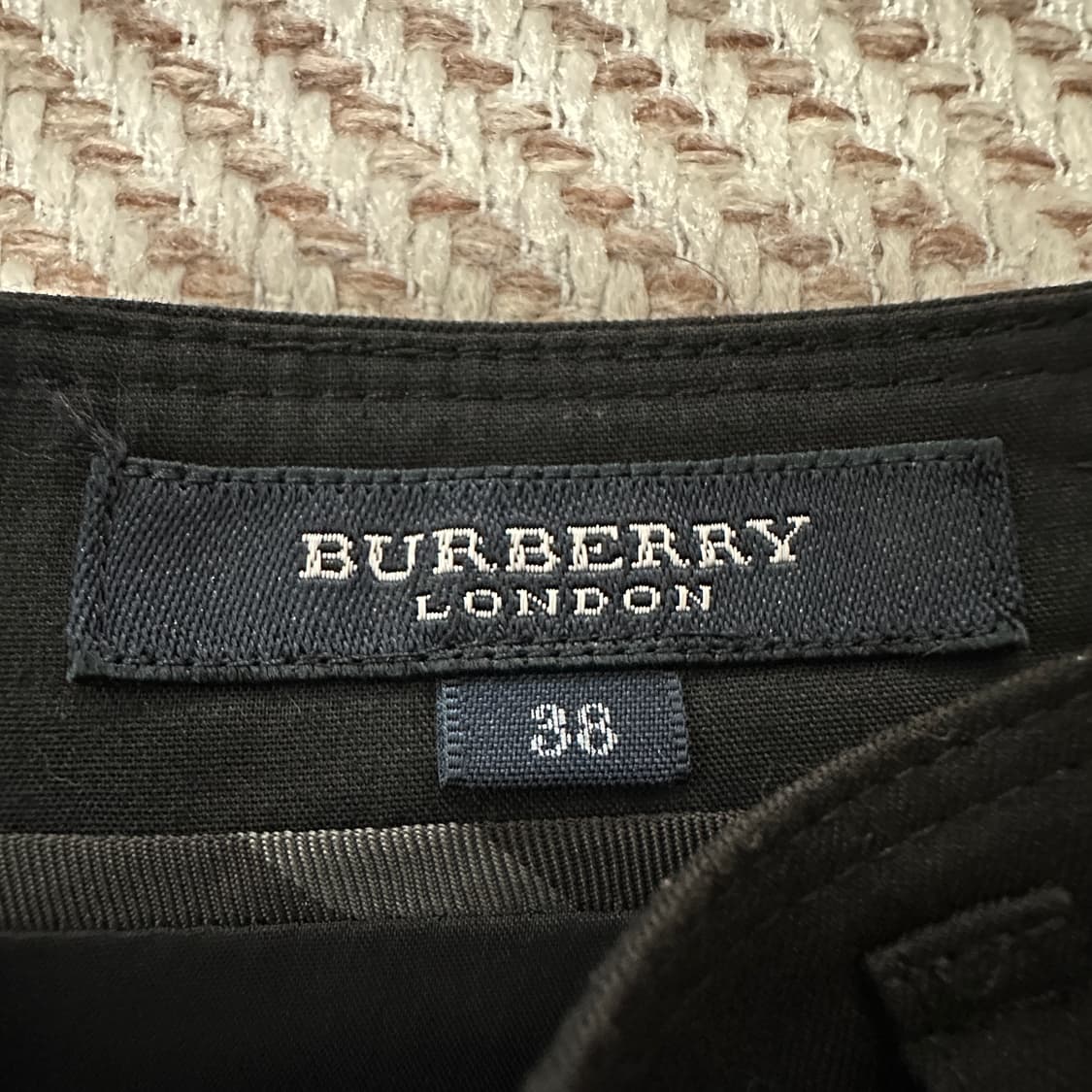 BURBERRY japan made skirt black 상품이미지3