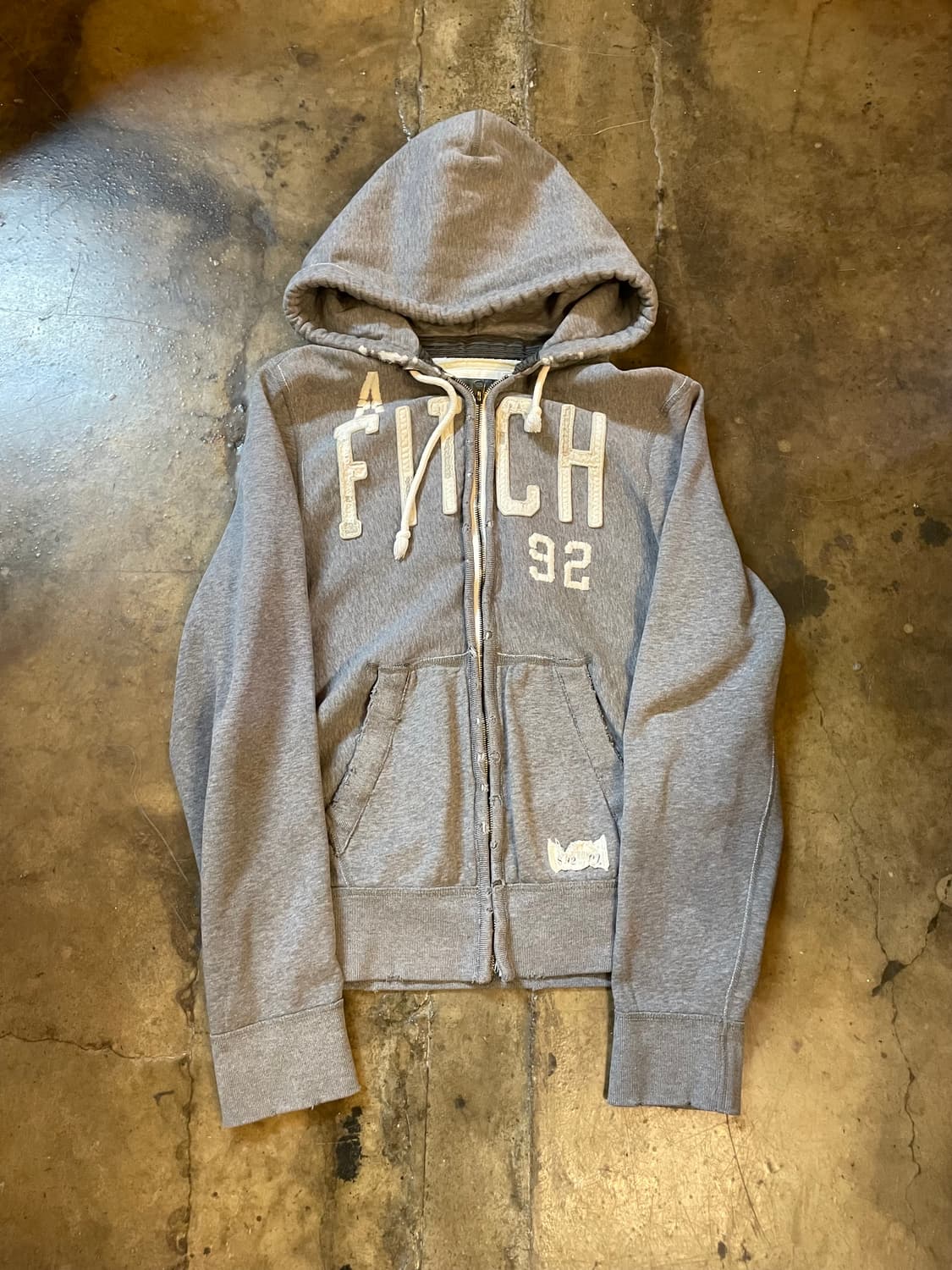 아베크롬비 & 피치 데미지 로고 후드 집업  상품이미지1