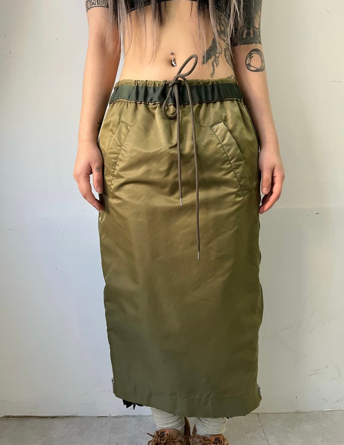 사카이 플리츠 집업 스커트 카키 상품이미지5