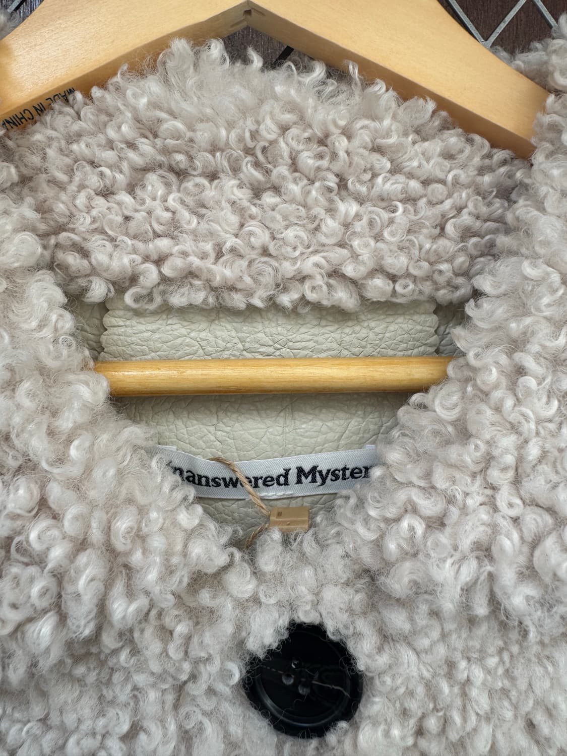 언앤써드미스테리 가죽 뽀글이 롱 덤플 코트 F 상품이미지4