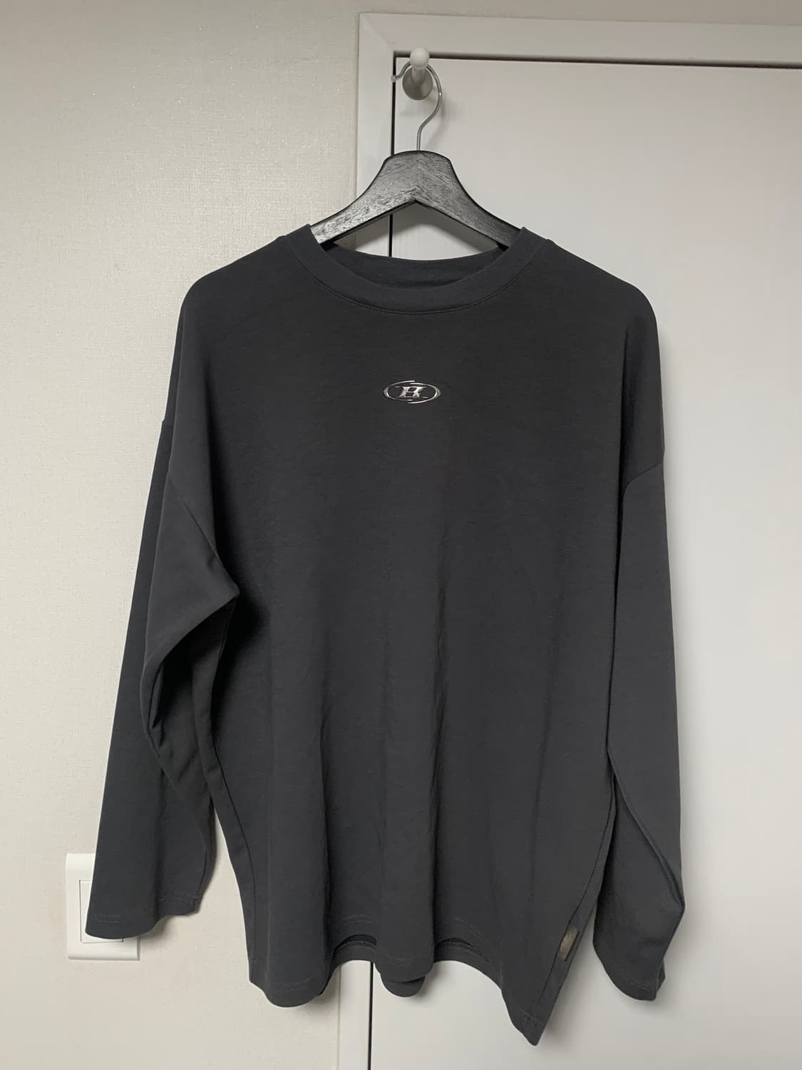 품절상품))본투윈 롱슬리브 차콜 상품이미지1