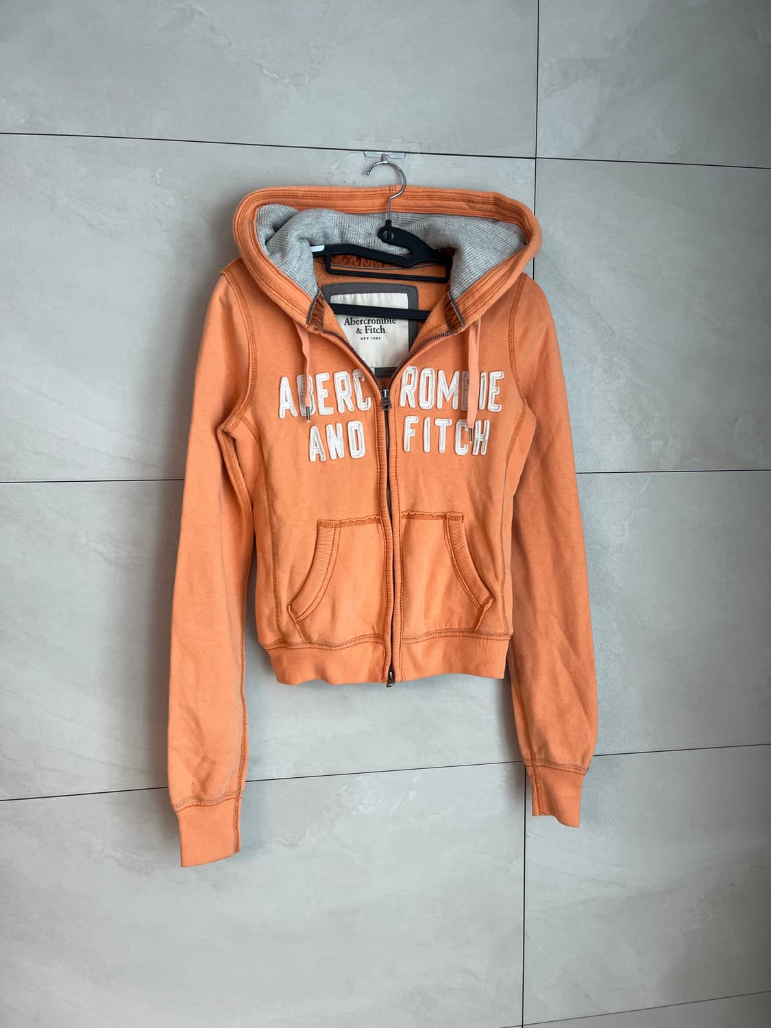 아베크롬비 딱붙핏 스펠로고 오렌지 후드집업 [XS]  상품이미지2