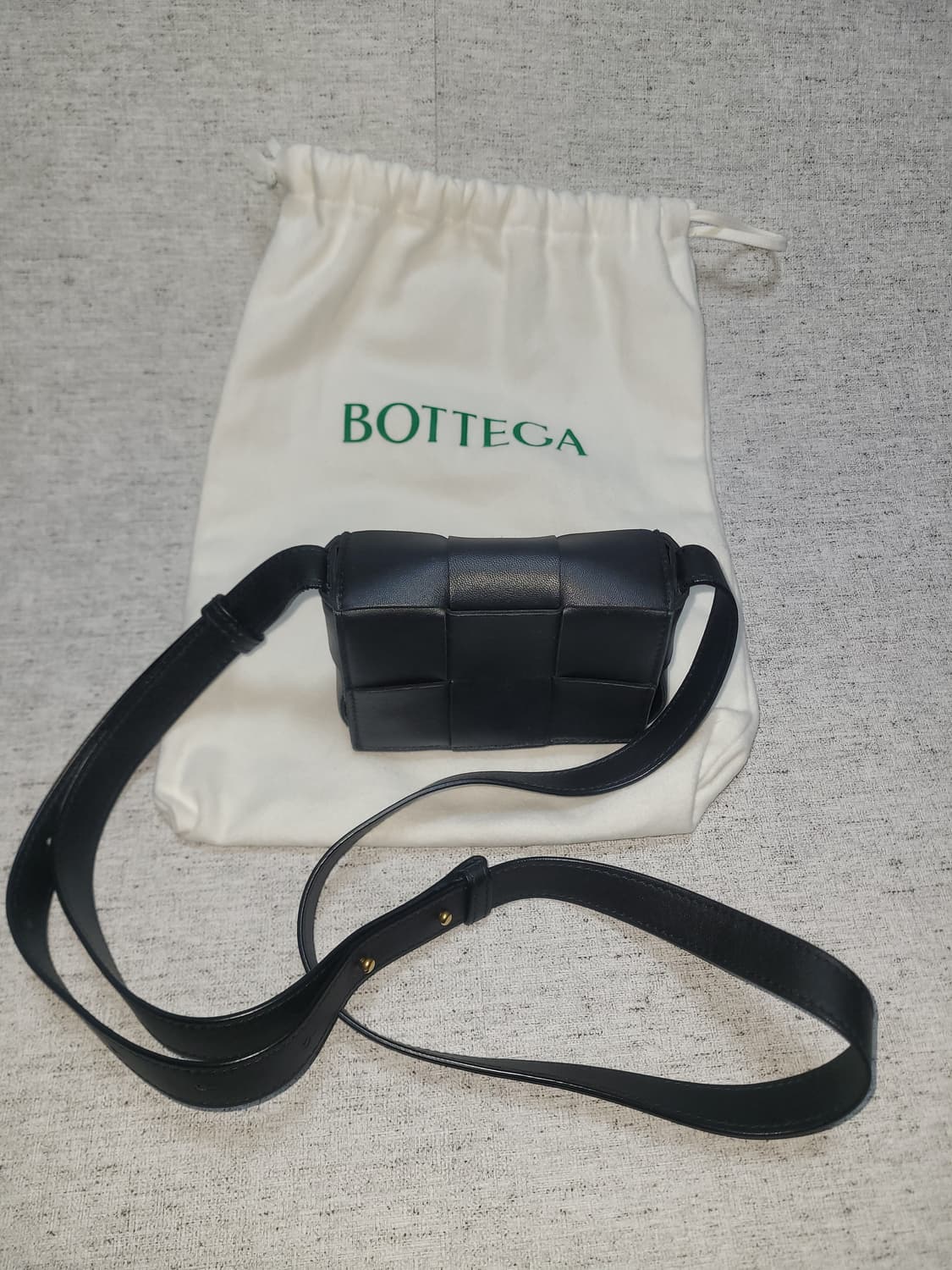 보테가베네타 카세트백 미니 팝니다 상품이미지2