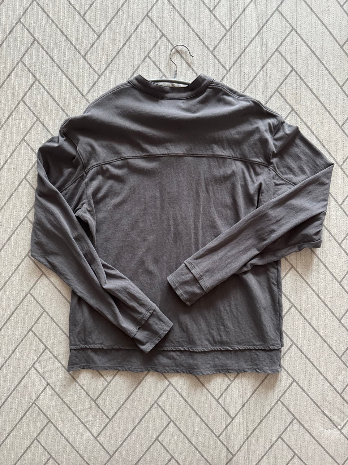 해칭룸 dual front tee 4사이즈 헨리넥 폴리테루 상품이미지3