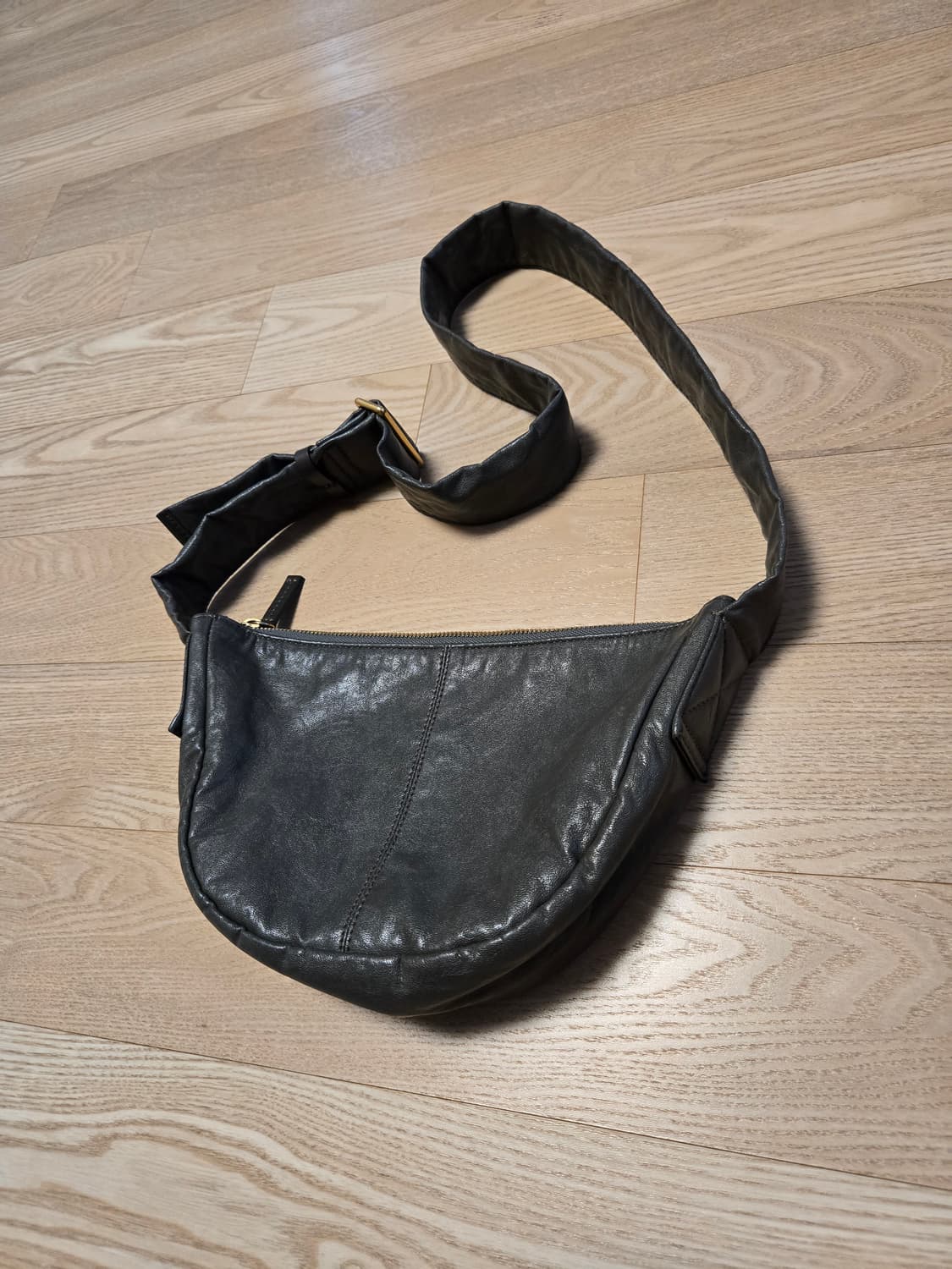 SYSTEM 시스템 레더 반달 크로스백 2022 상품이미지2