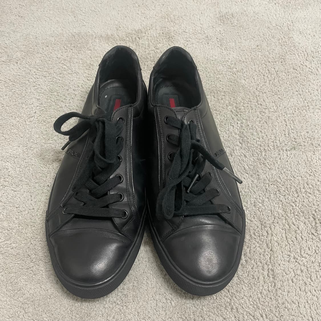 275) 프라다 스포츠 레더 메탈 로고 스니커즈 신발 상품이미지3