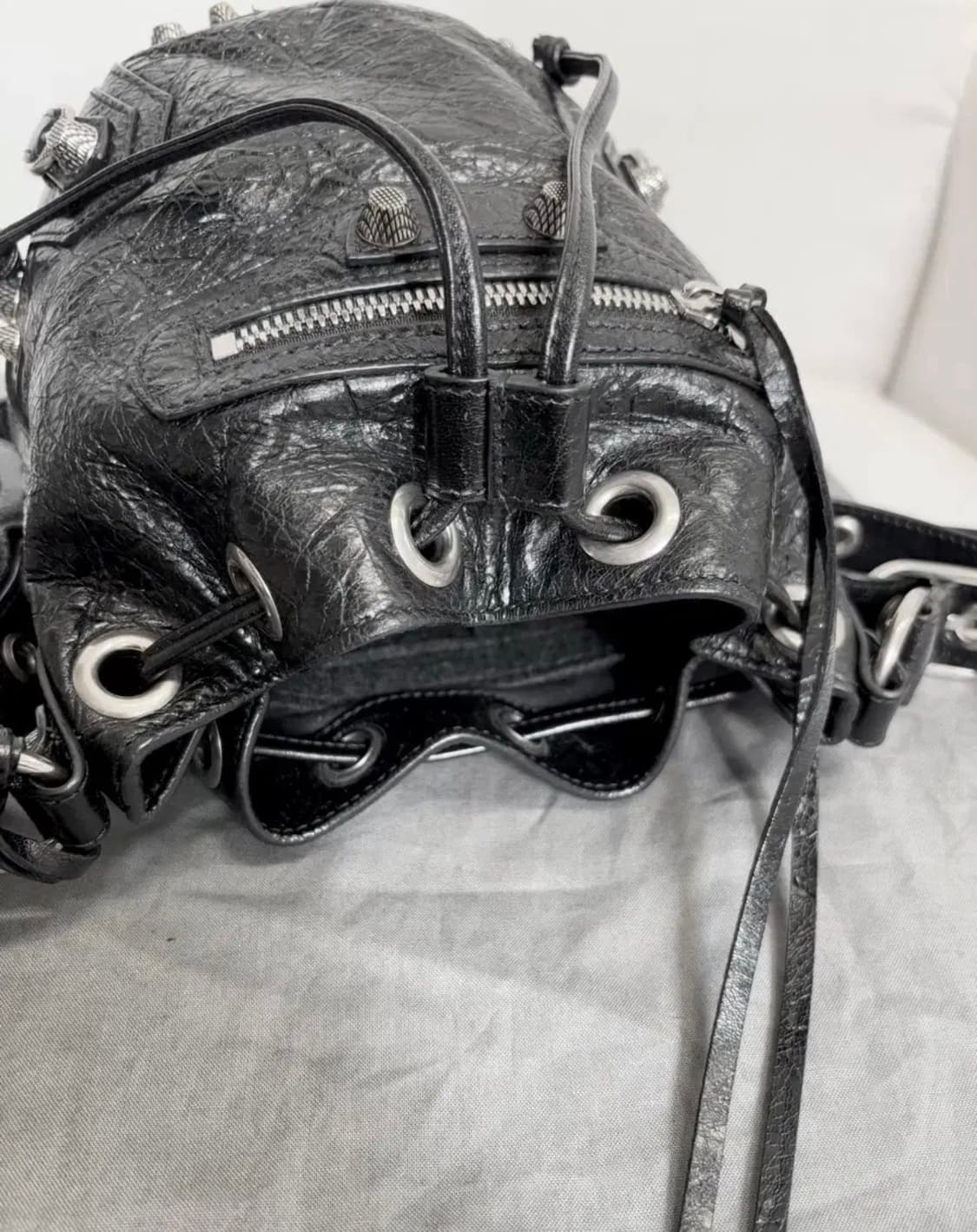 발렌시아가 르카골 버킷백 xs 상품이미지4