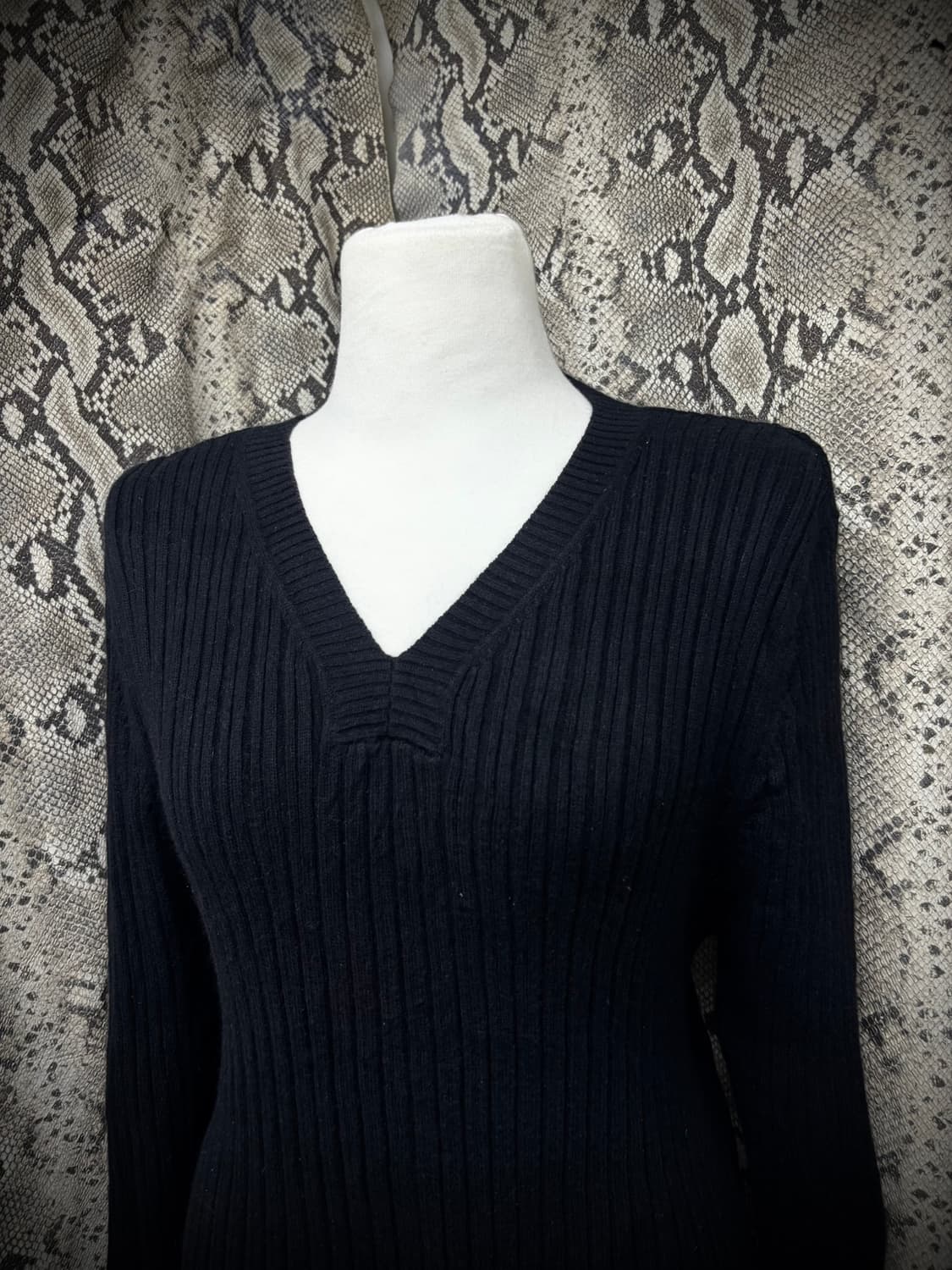 [Minimal Y2K]V-Neck Black Slim Fit Sleev 상품이미지2