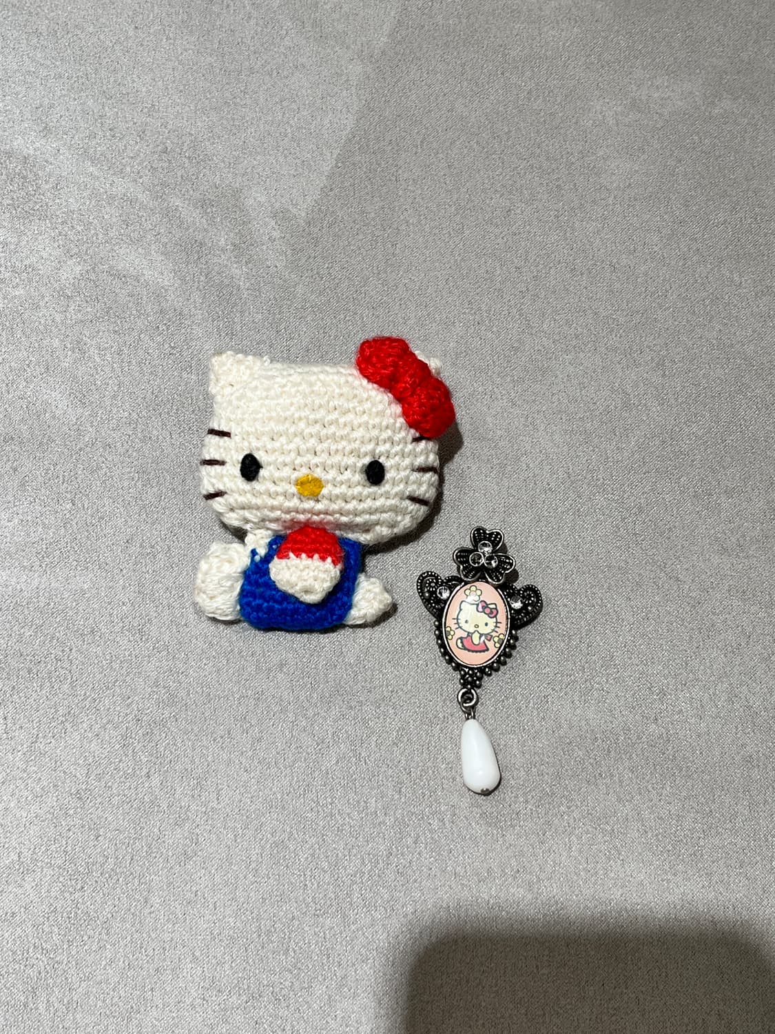 키티 뜨개 브로치 + 드롭 뱃지 일괄  상품이미지1
