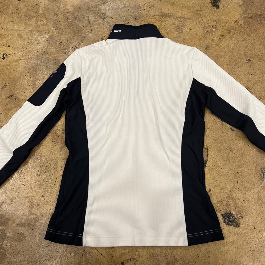 [정품/M] 몬츄라 하프집업 긴팔티 화이트 블랙 b18 상품이미지4