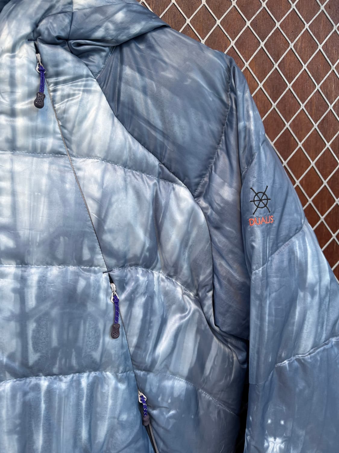 데상트 구스다운 타이다이 스톤 패턴 경량패딩 M 상품이미지3