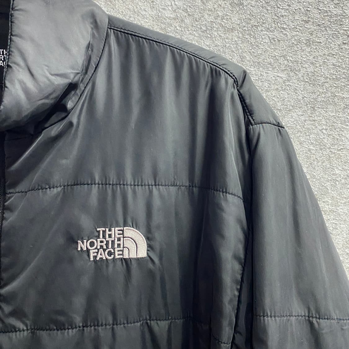 노스페이스 스몰로고 블랙 경량 패딩 자켓 B4013 상품이미지3