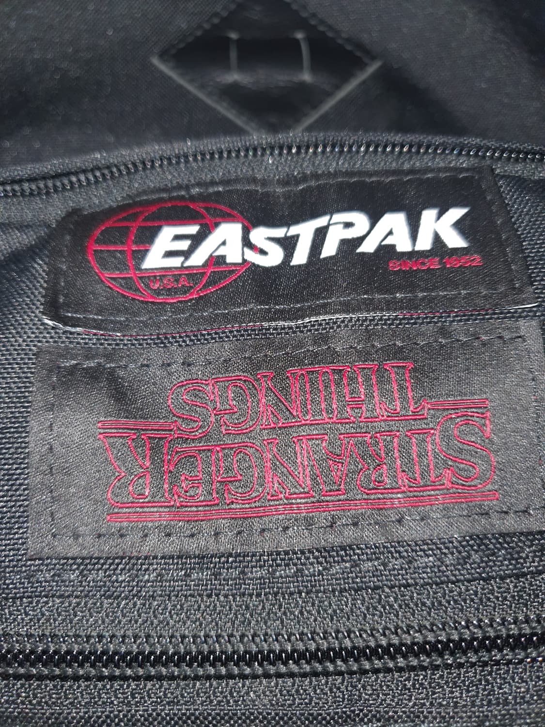 이스트팩X기묘한이야기 콜라보 백팩 .BK eastpak 상품이미지2