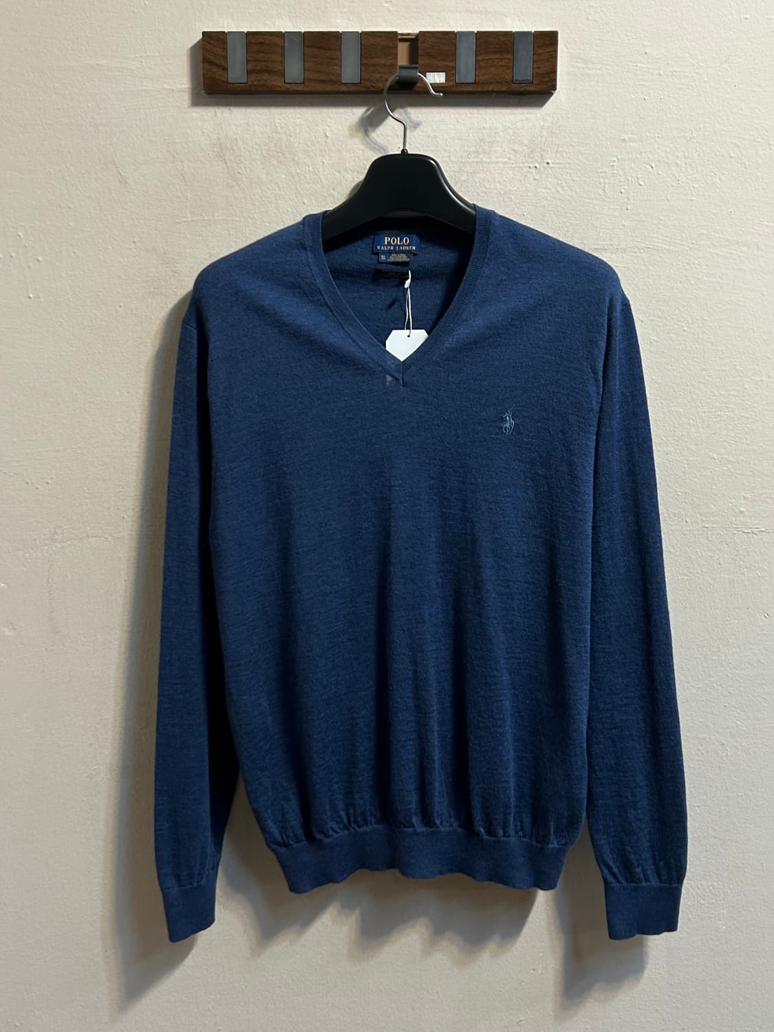 폴로 랄프로렌 메리노 울 브이넥 니트 스웨터 상품이미지1
