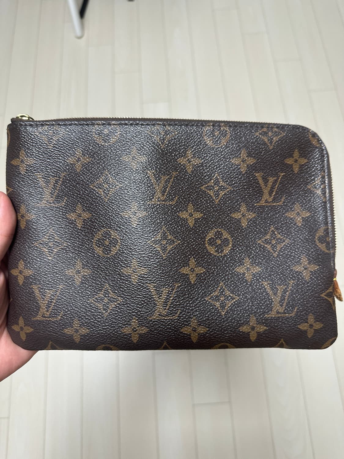 루이비통 에튀보야주 클러치 pm 상품이미지1