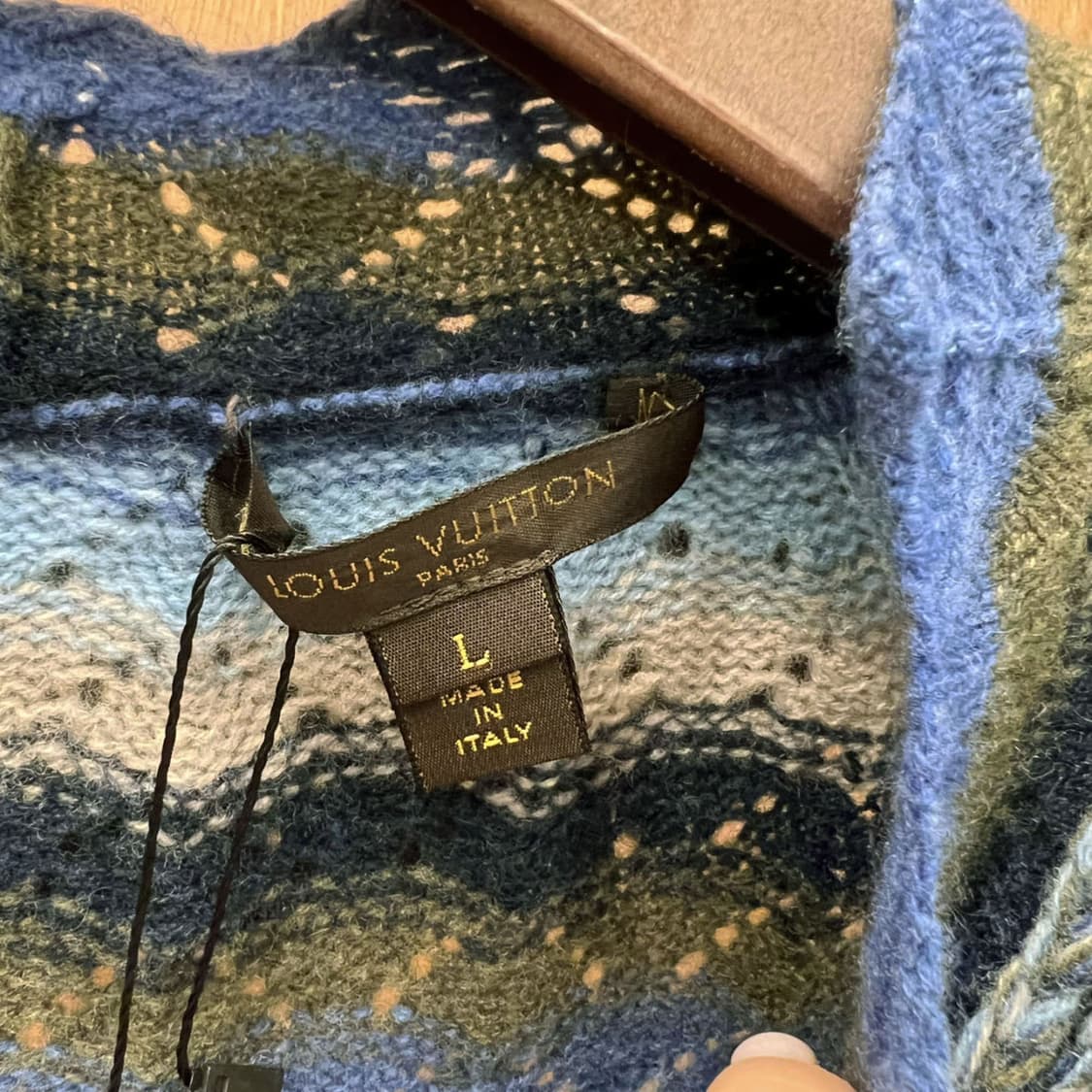 루이비통 블루 스트라이프패턴 테슬 디테일 니트 상품이미지4