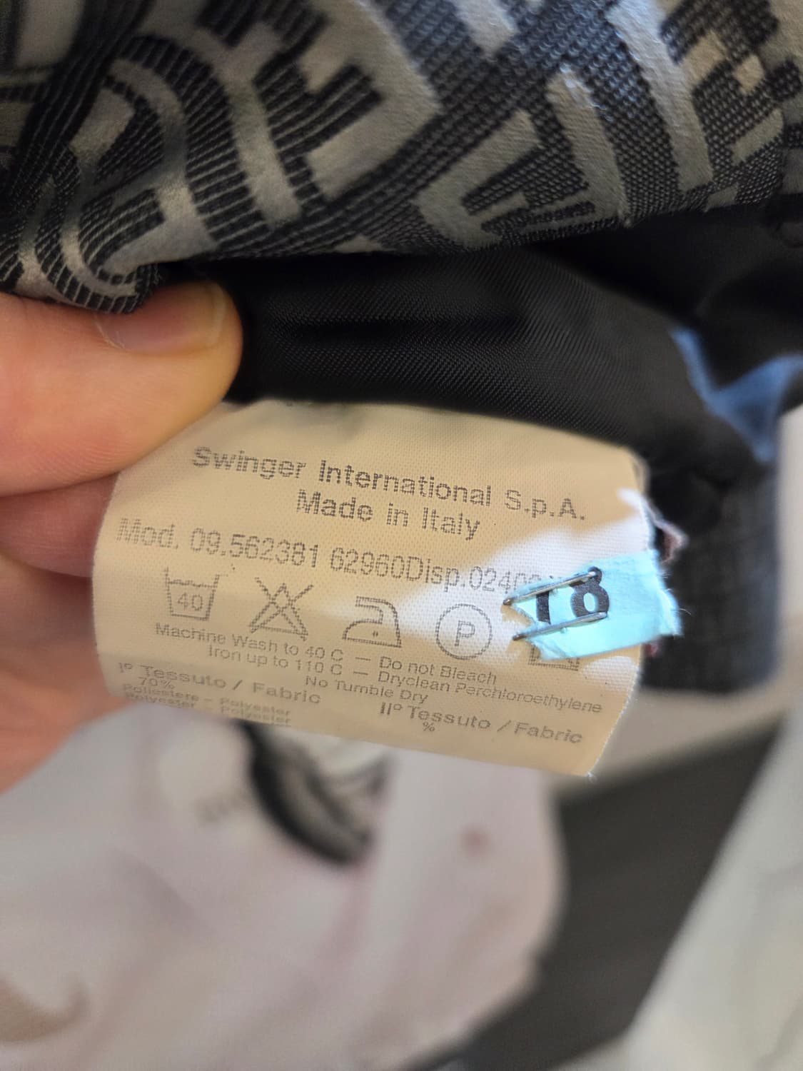 FENDI 펜디 주카패턴 하이넥 자켓💯 상품이미지7