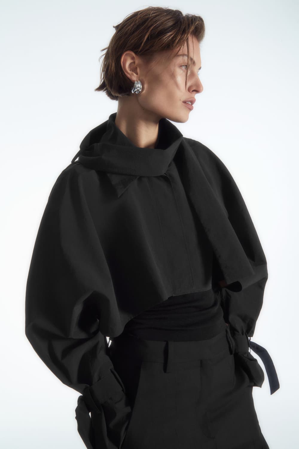 코스 COS 스카프 디테일 크롭 트렌치 코트 블랙 상태최상 상품이미지3