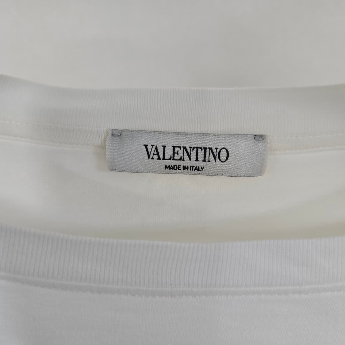 발렌티노 VLNT 반팔 티셔츠 L사이즈 100 판매 상품이미지2