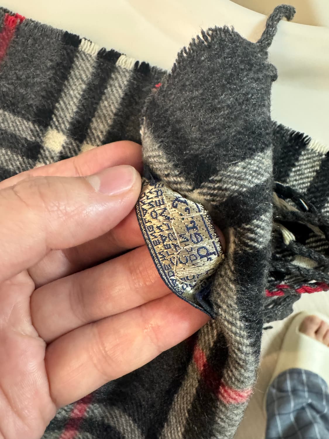 버버리 캐시미어 머플러 그레이 체크 상품이미지5