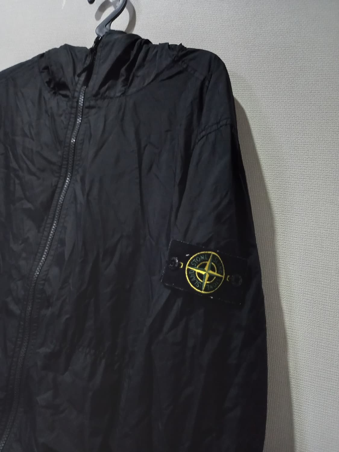 정품 23SS 스톤아일랜드 크링클랩스 나일론 가먼트 다이드 자켓 95/M 상품이미지2
