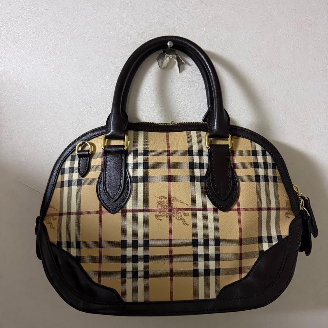 버버리 헤이마켓 노바체크 토트백 3856900  상품이미지1