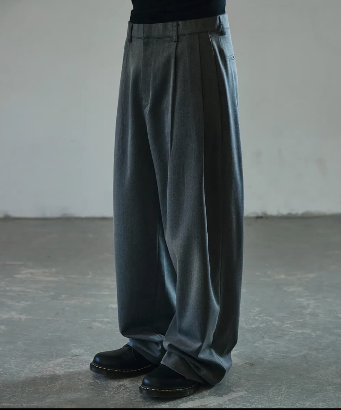 시그니처 더블턱 와이드 슬랙스 상품이미지1