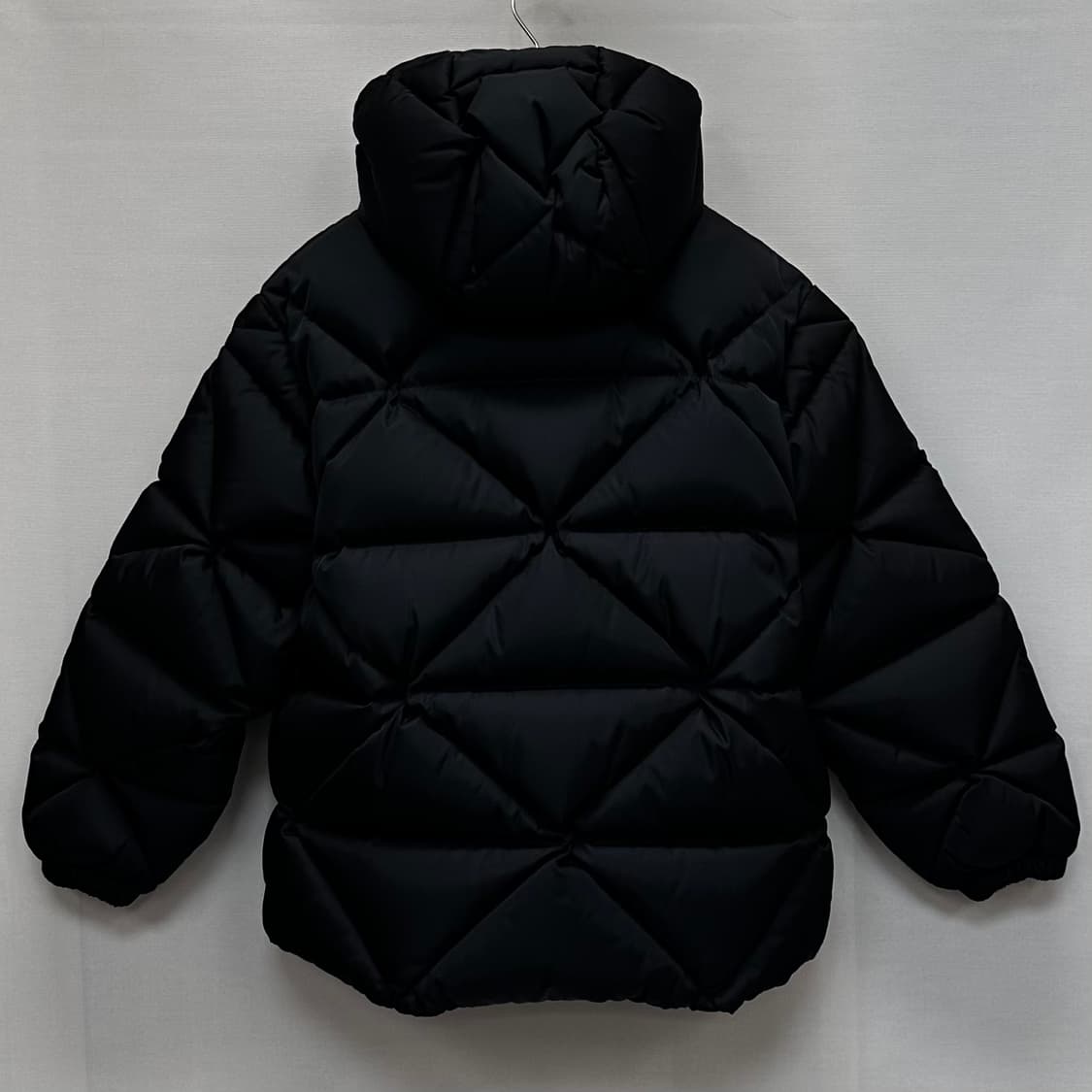 프라다 리나일론 개버딘 크롭 다운 자켓 ( 여성 오버핏 ) 상품이미지4