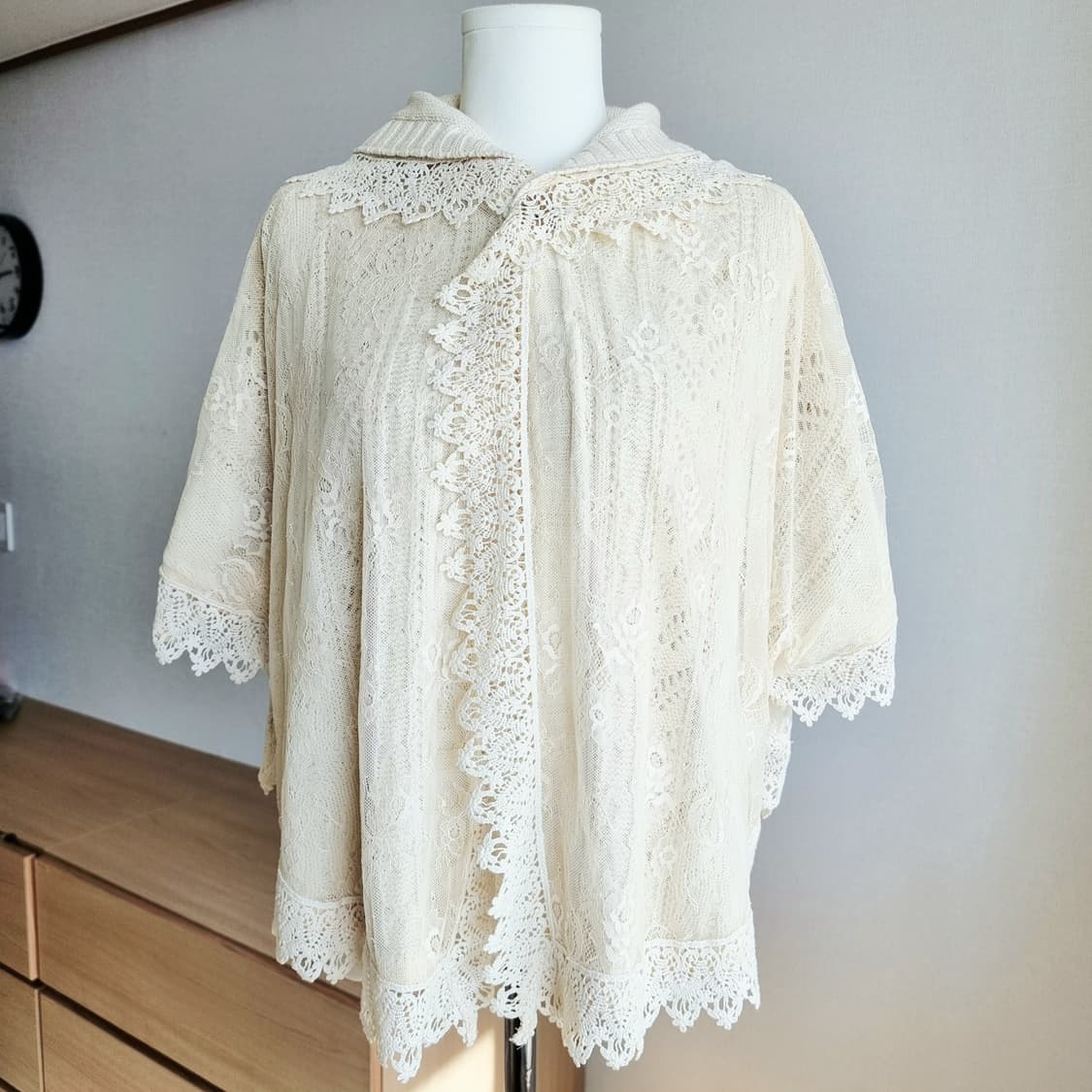 어스뮤직 아이보리 리버시블 니트 케이프 망토 상태최상 상품이미지8