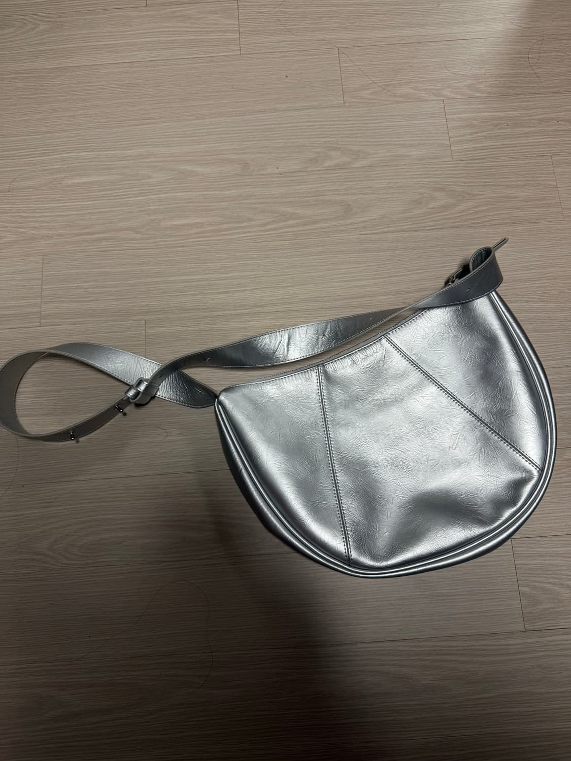 시눈 하프 레더문 백 실버 상품이미지5