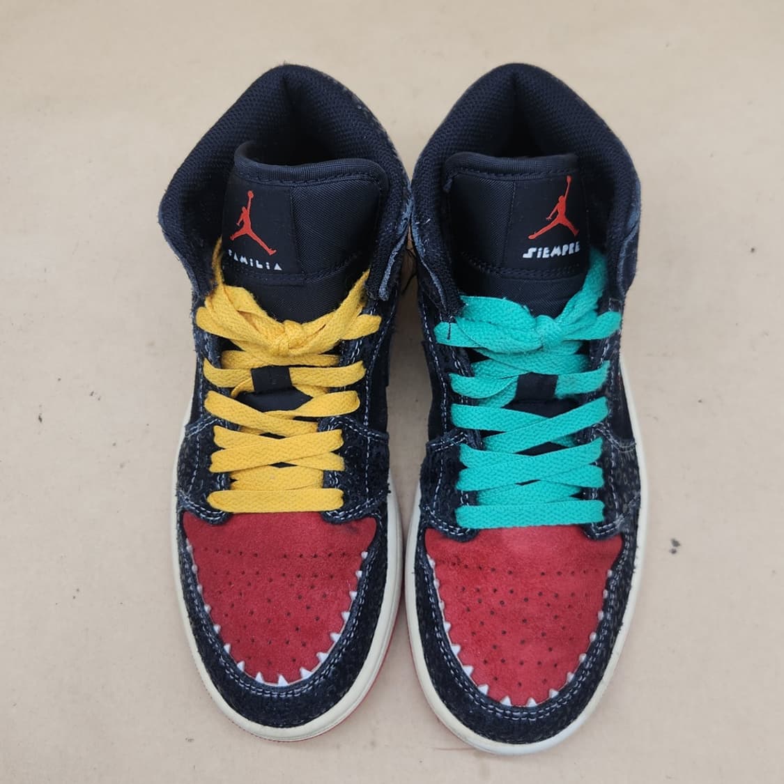 나이키 조던1 미드 SE 씨엠프레 파밀리아 미드235 상품이미지2