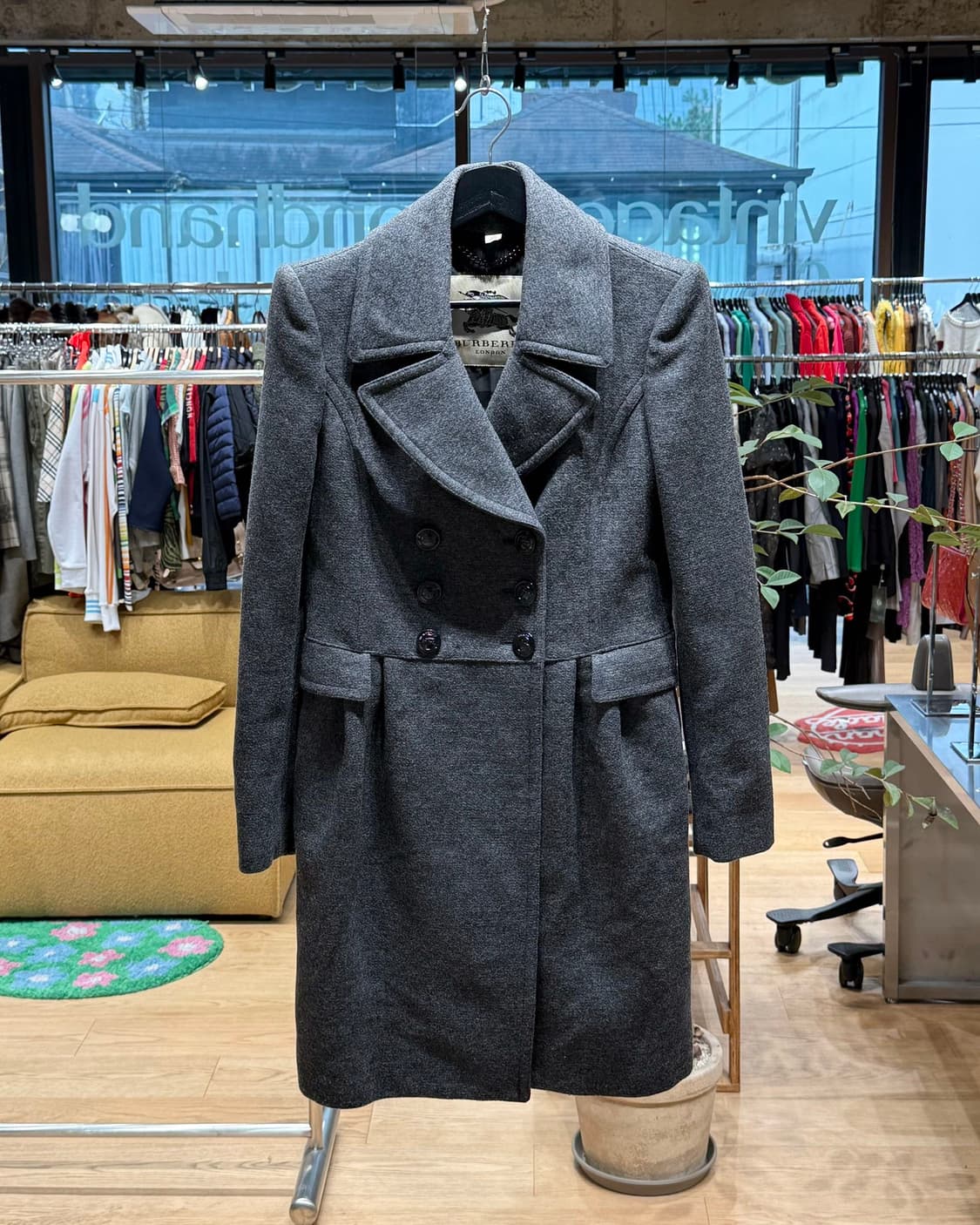 버버리 차콜 그레이 울 혼방 더블 브레스티드 코트 상품이미지1