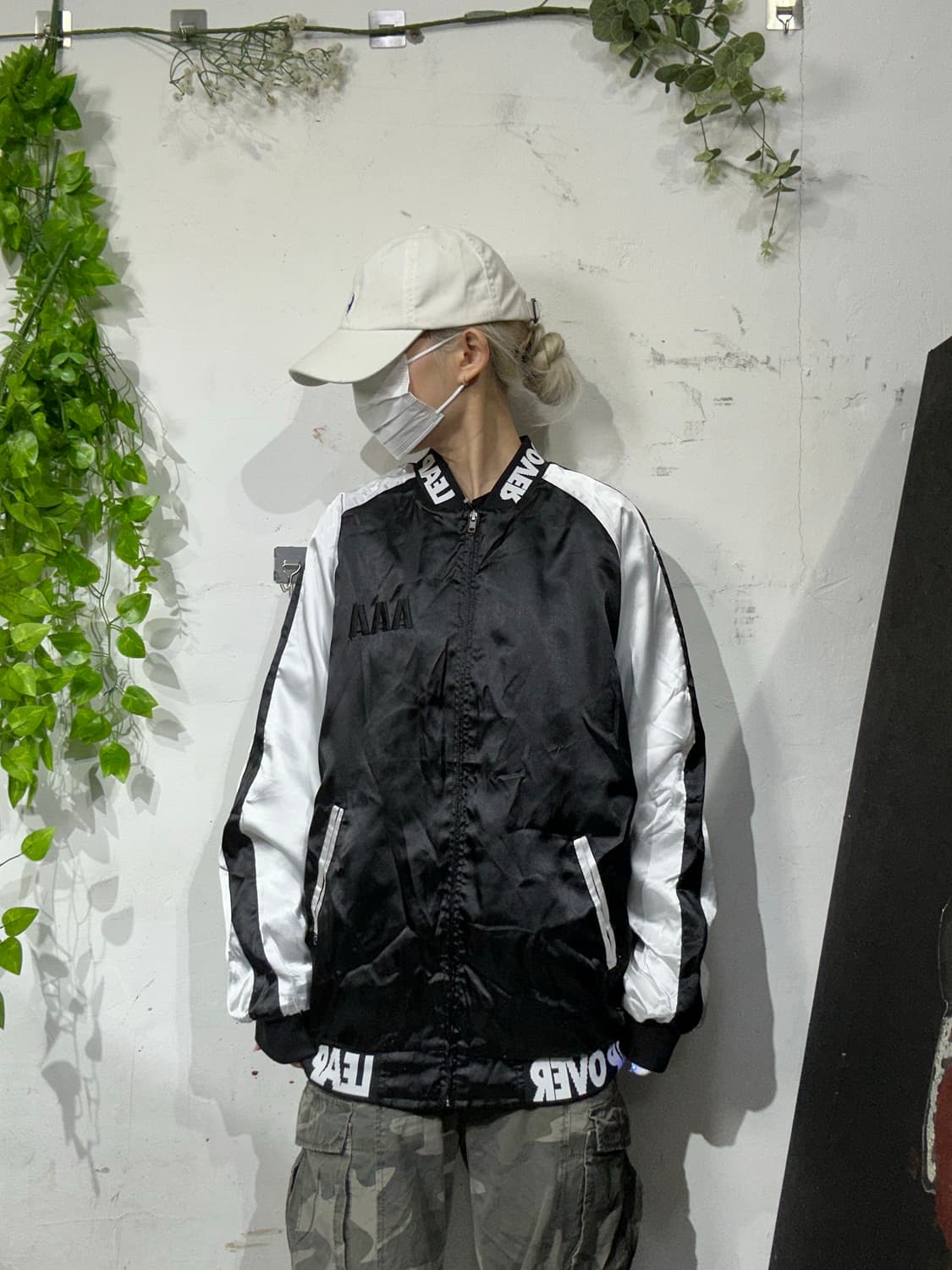 일본 빈티지 AAA 2016 블랙 화이트 아레나 투어 바시티 스카잔 자켓 상품이미지2