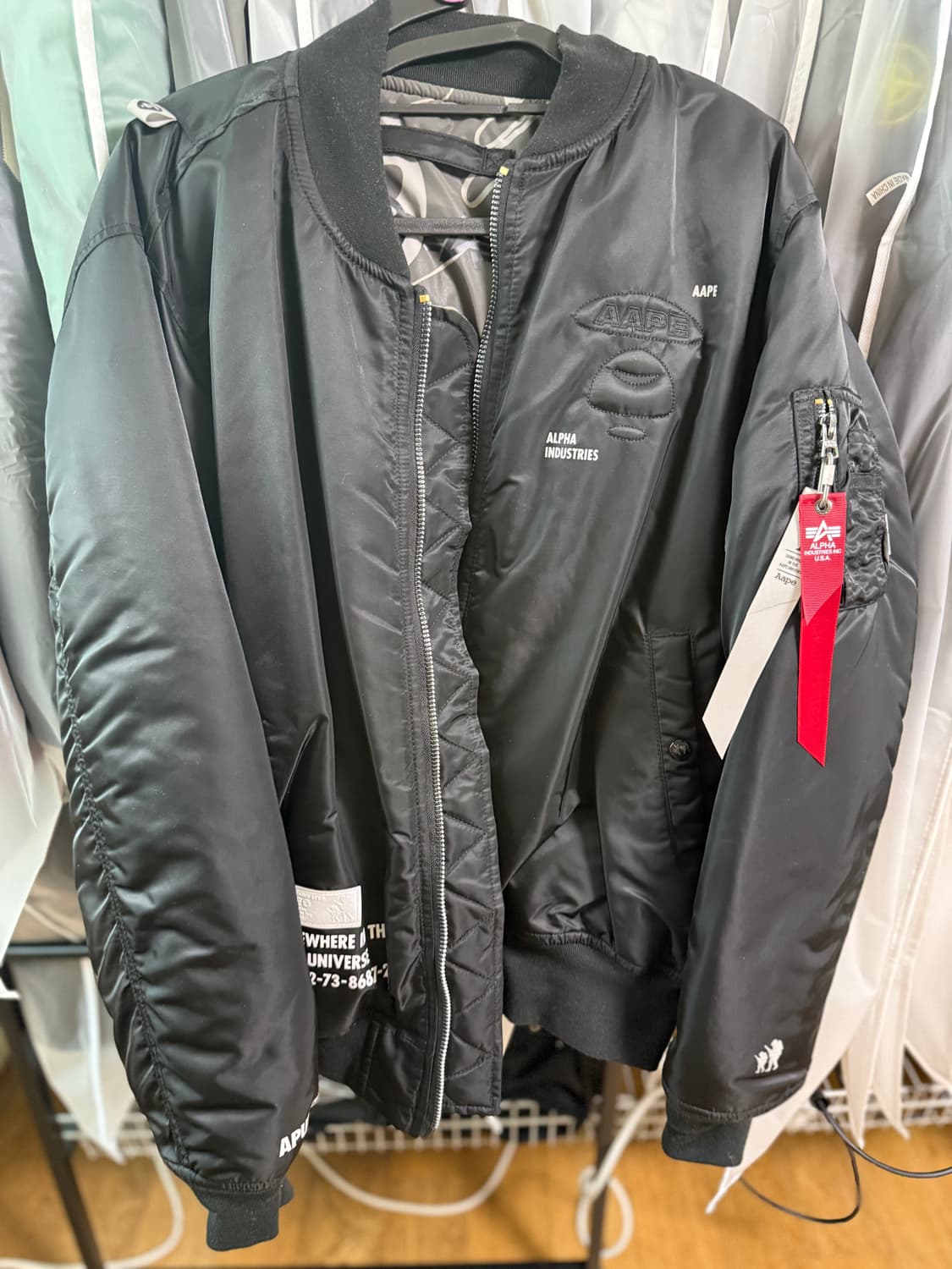 에이프 x 알파 인더스트리 문페이스 엠보싱 봄버 재킷 AAPE 상품이미지1
